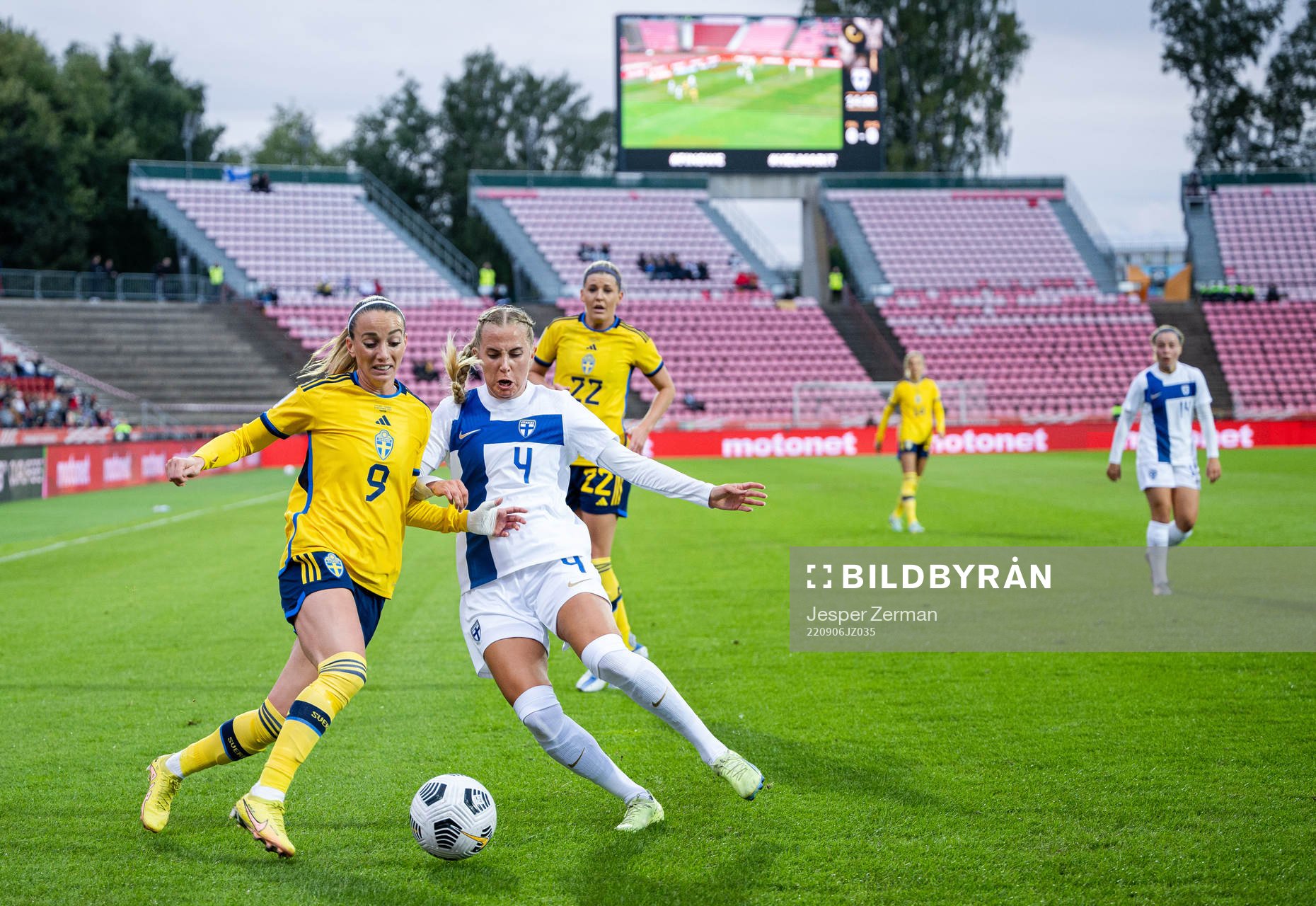 Kosovare Asllani of Sweden and Ria Öling of Finland