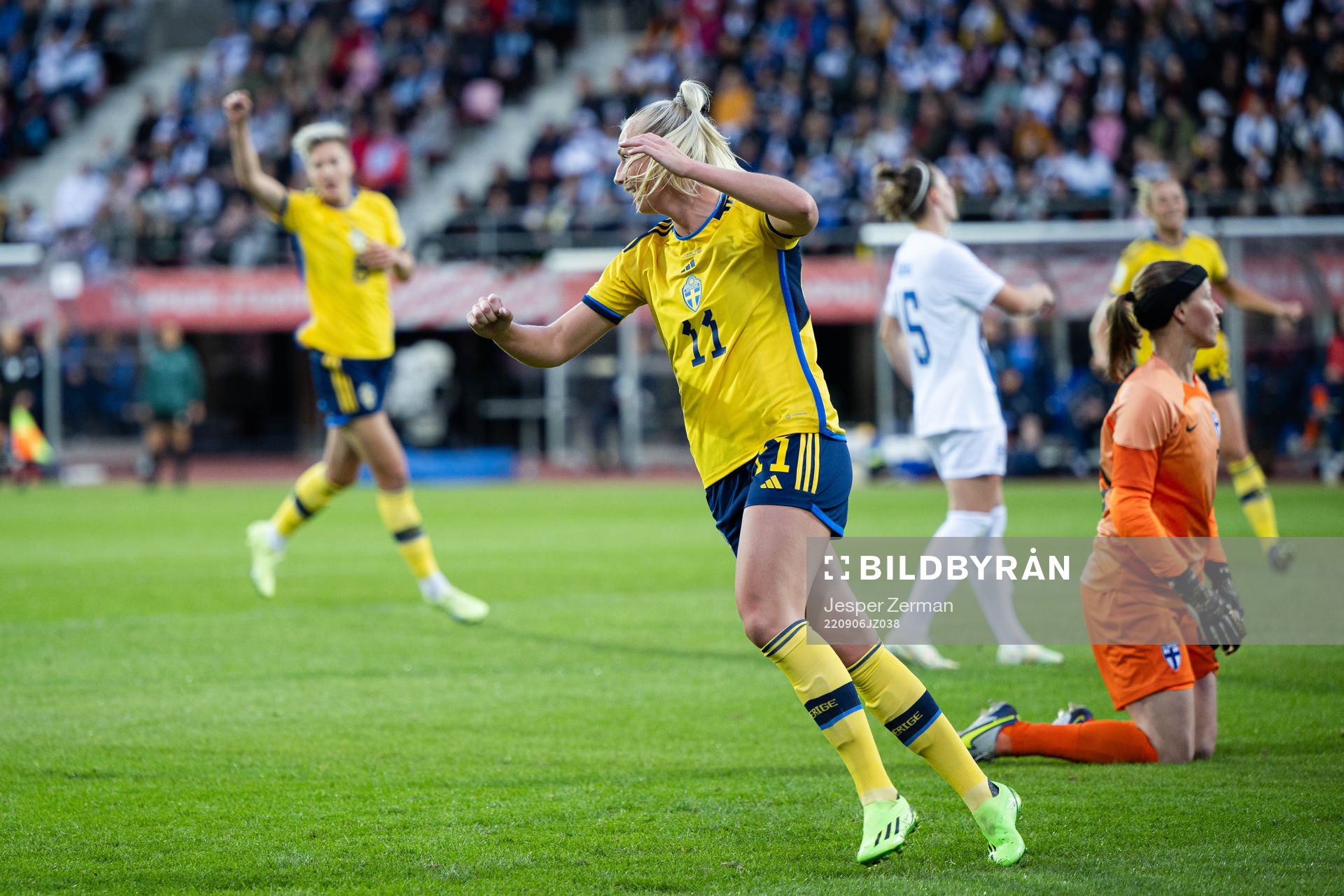 Stina Blackstenius of Sweden celebrates the 0-1 goal