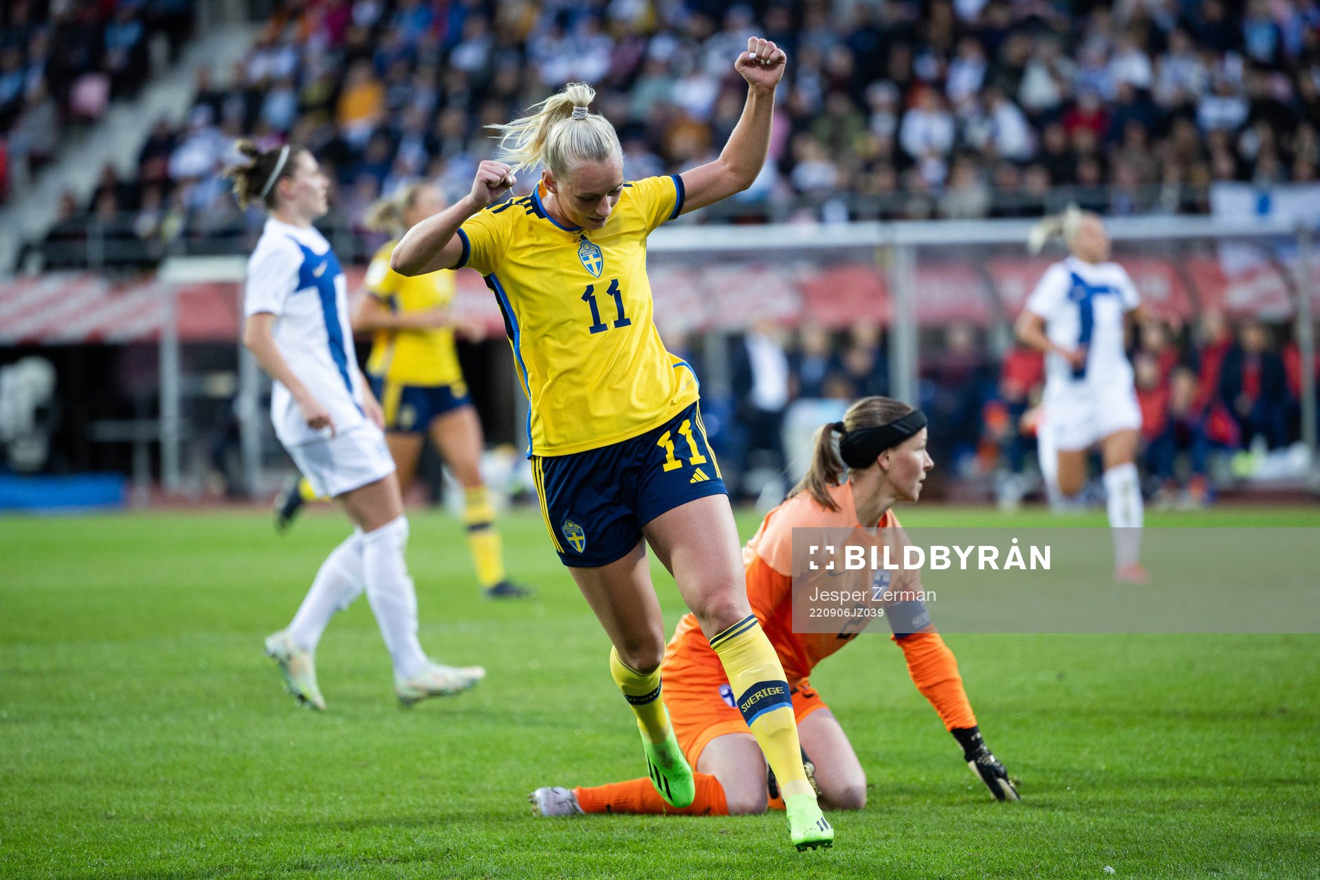 Stina Blackstenius of Sweden celebrates the 0-1 goal