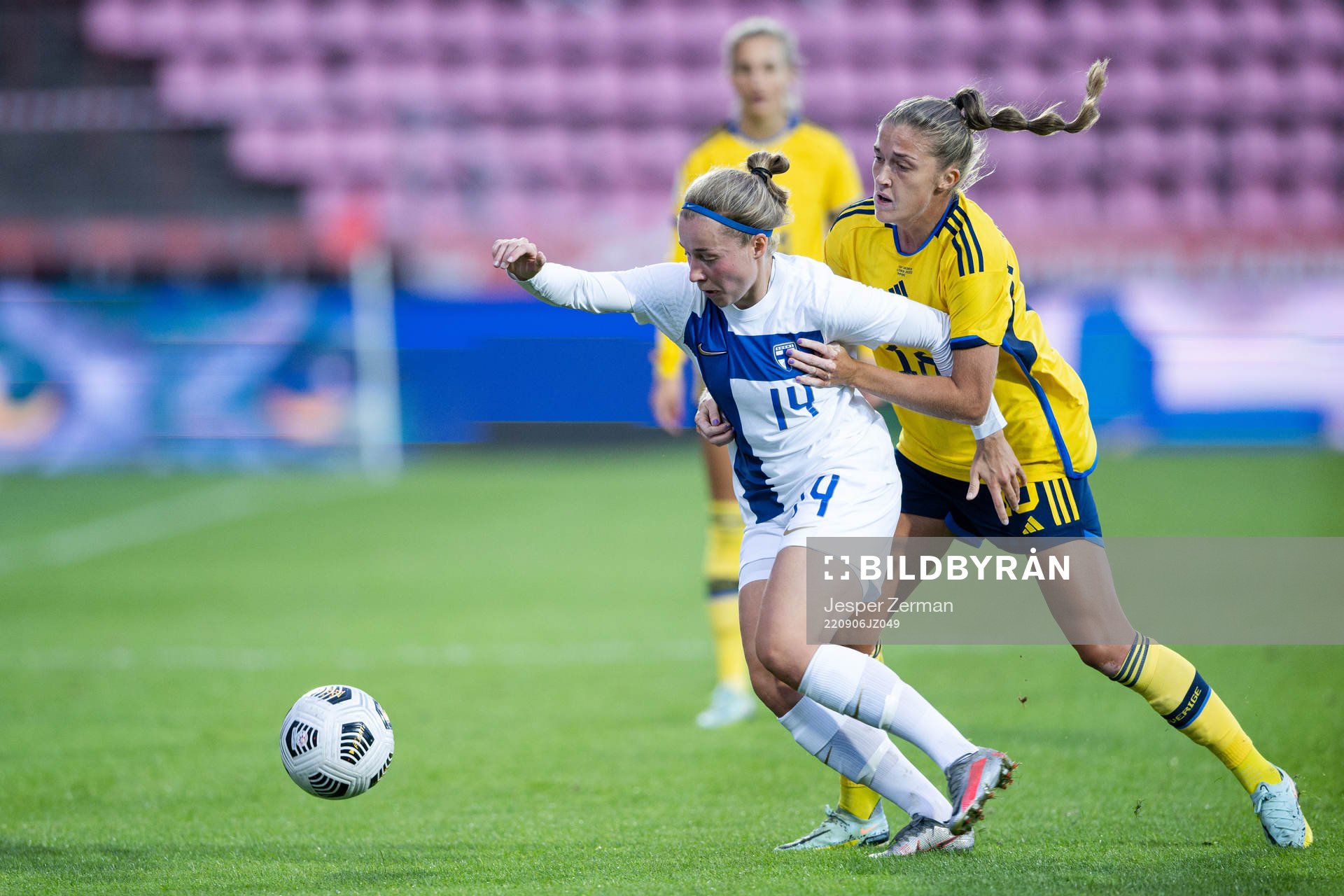 Heidi Kollanen of Finland and Filippa Angeldahl of Sweden
