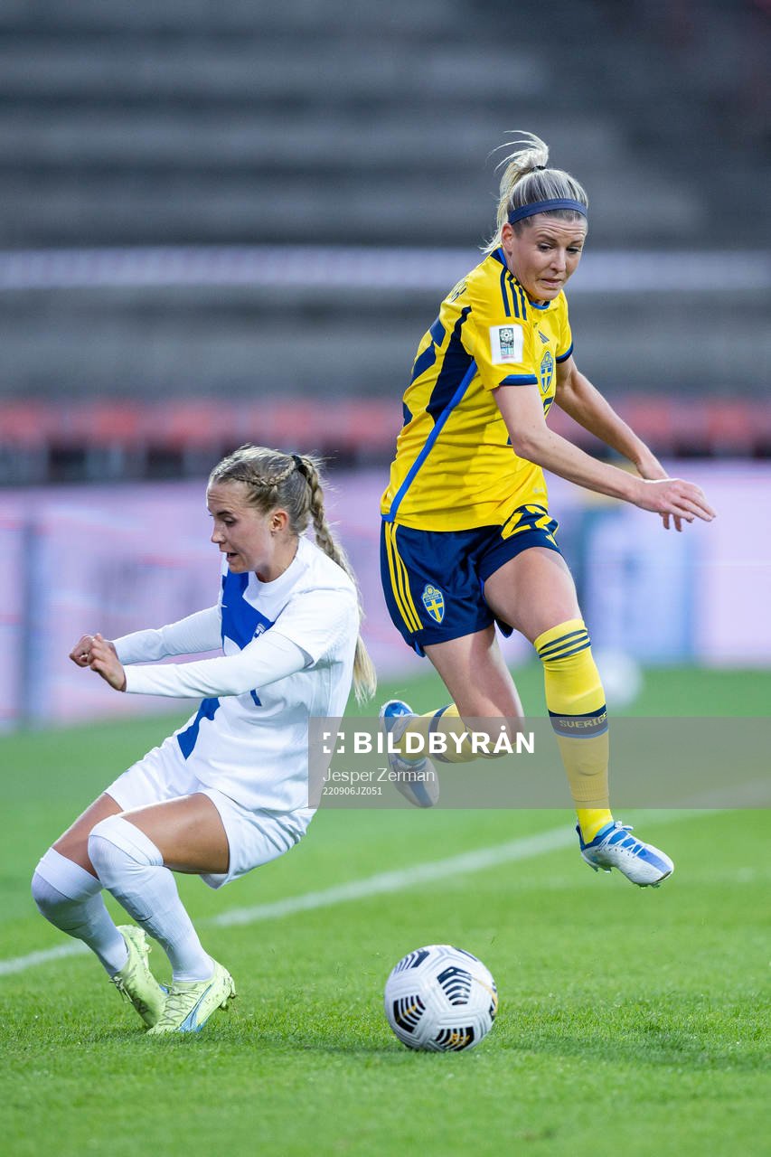 Ria Öling of Finland and Olivia Schough of Sweden