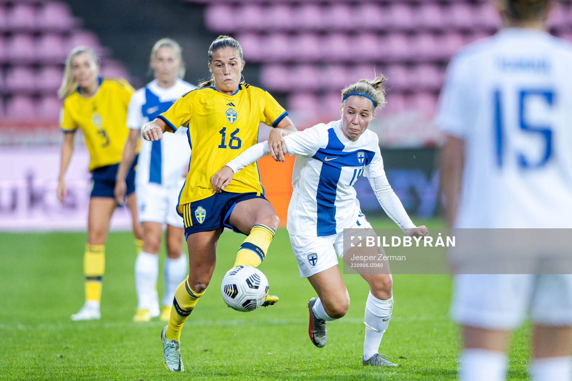 Filippa Angeldahl of Sweden and Heidi Kollanen of Finland