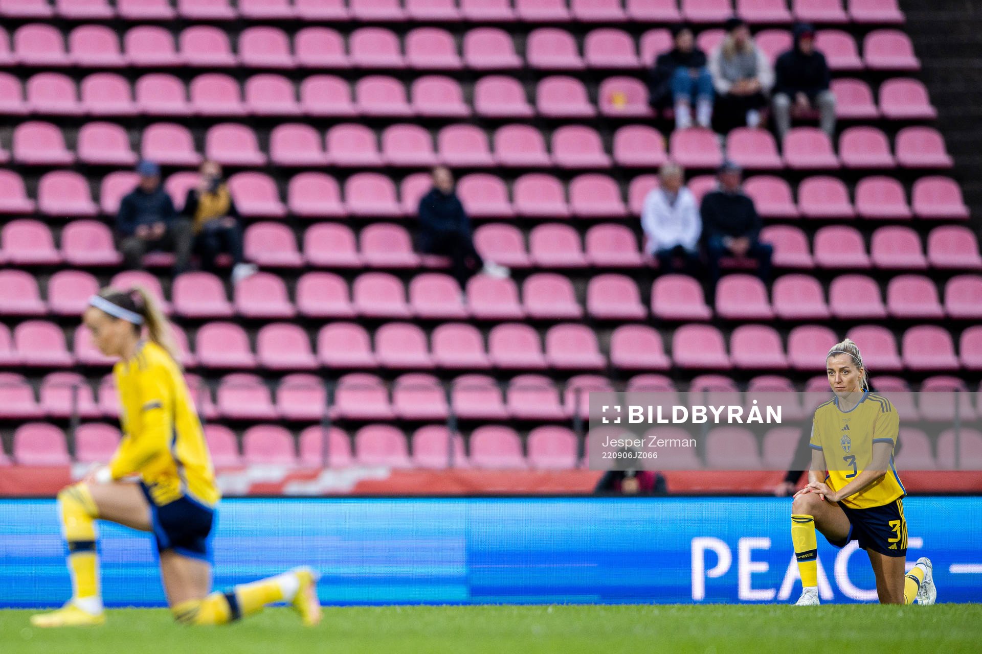 Kosovare Asllani and Linda Sembrant of Sweden takes a knee
