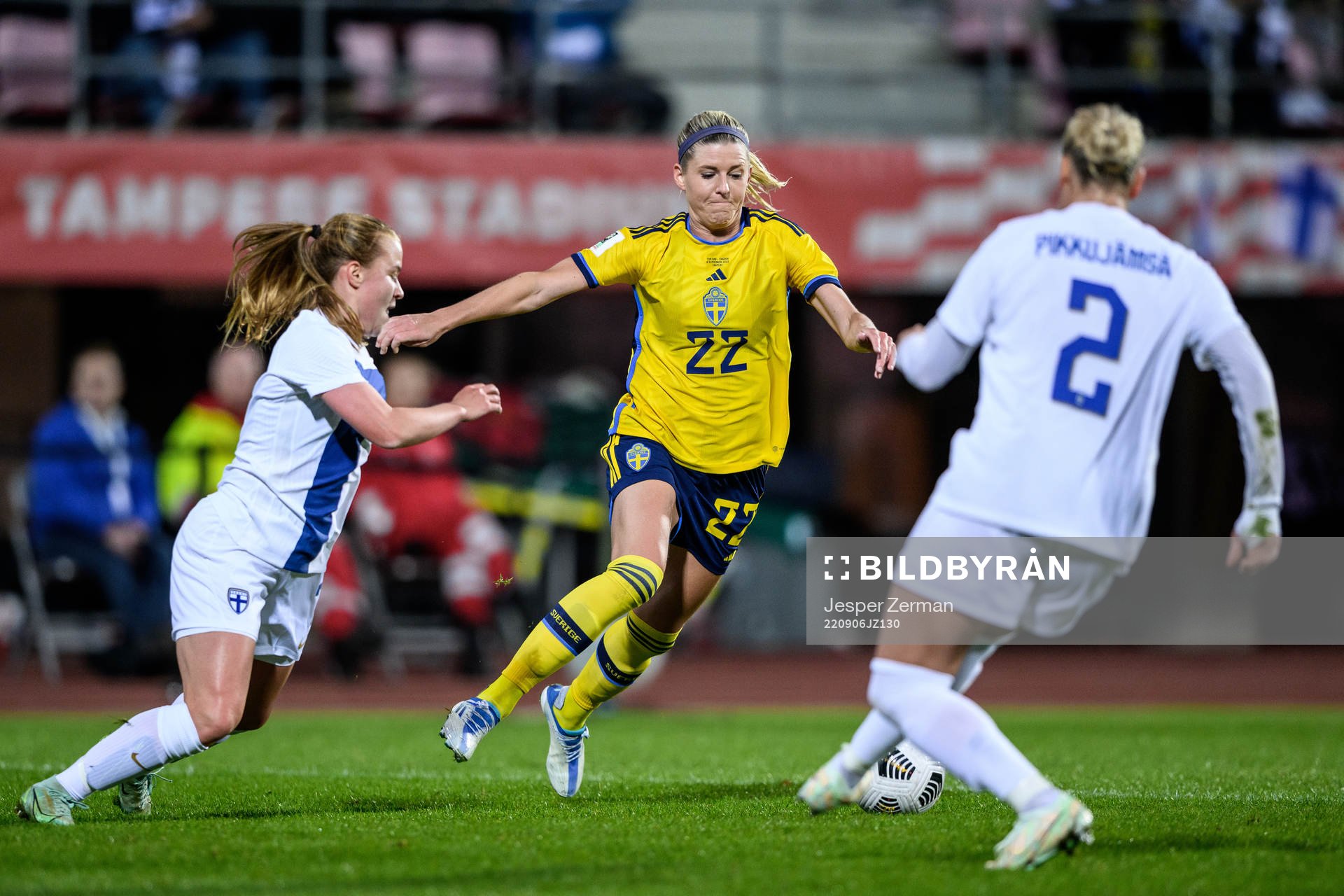 Emmi Siren of Finland and Olivia Scough of Sweden