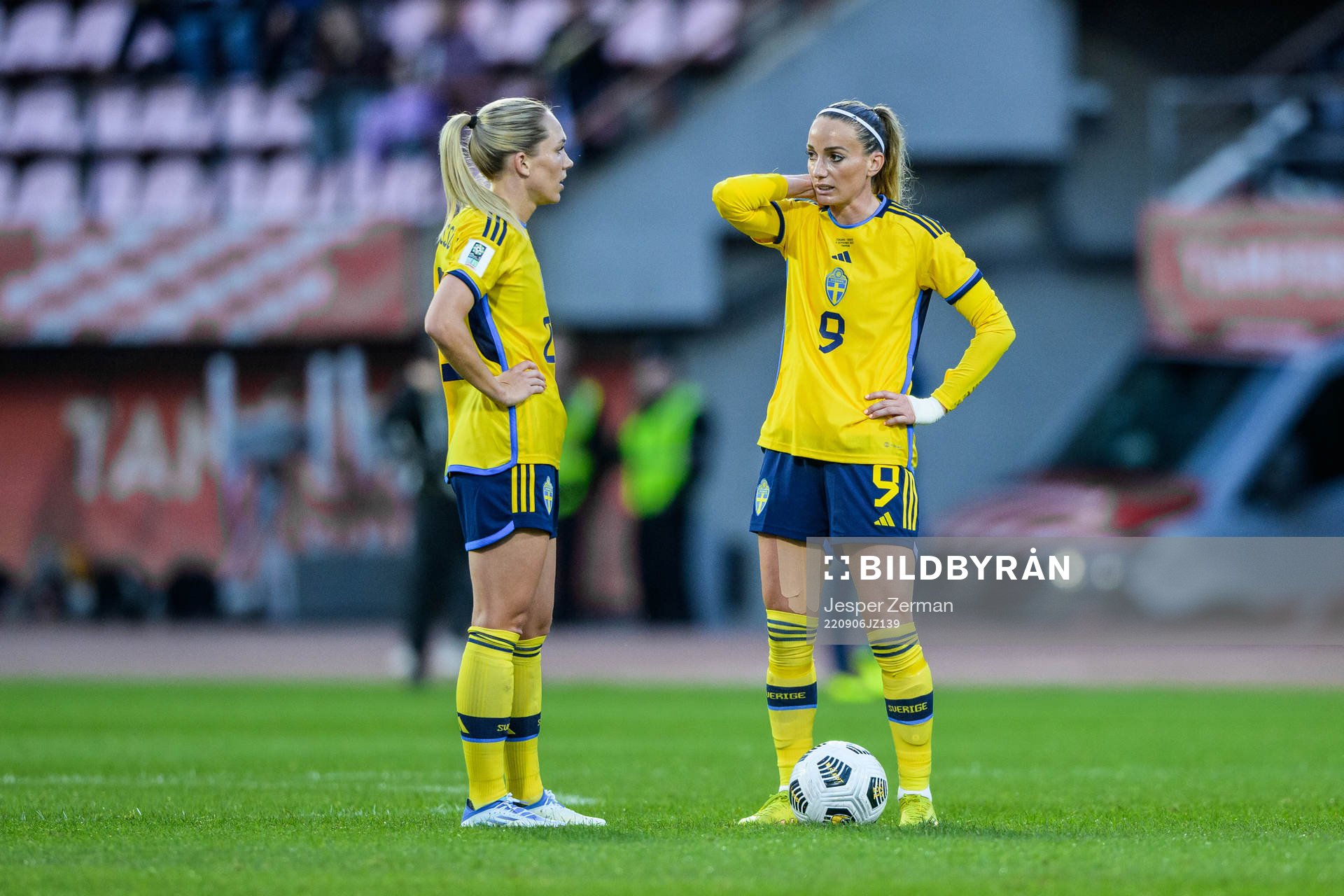 Elin Rubensson and Kosovare Asllani of Sweden