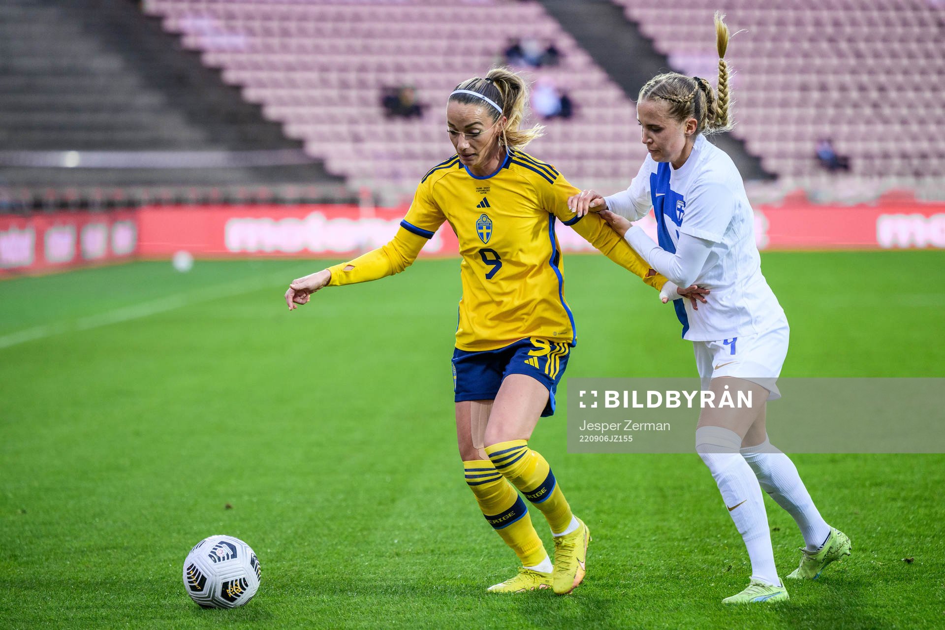 Kosovare Asllani of Sweden and Ria Öling of Finland