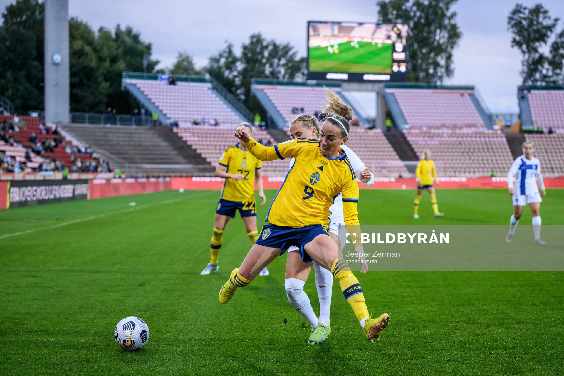 Kosovare Asllani of Sweden and Ria Öling of Finland