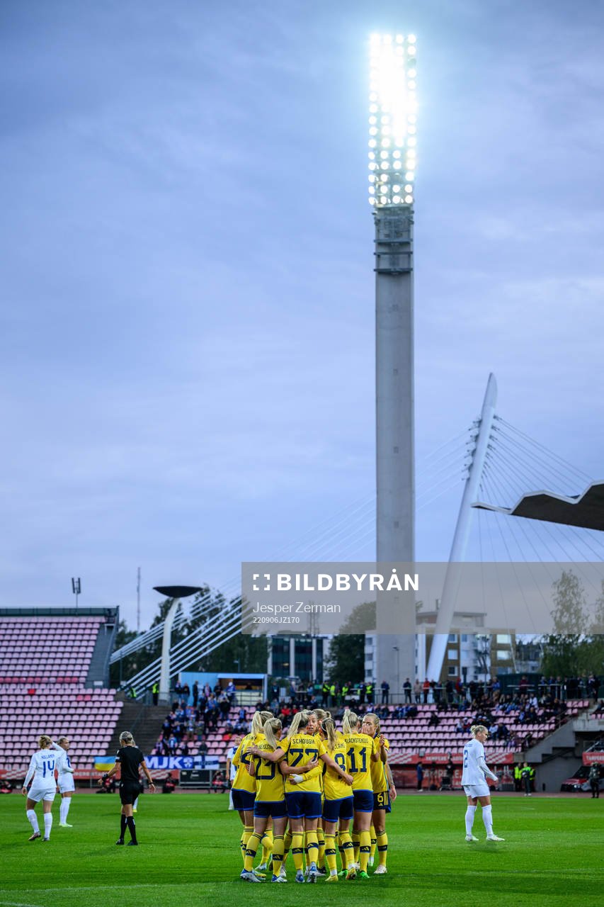 Stina Blackstenius of Sweden celbrate with teammates