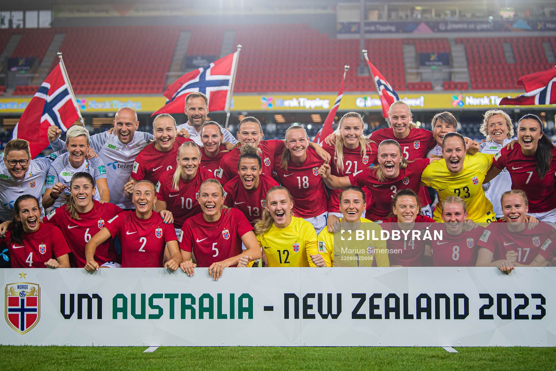 Players of Norway celebrates