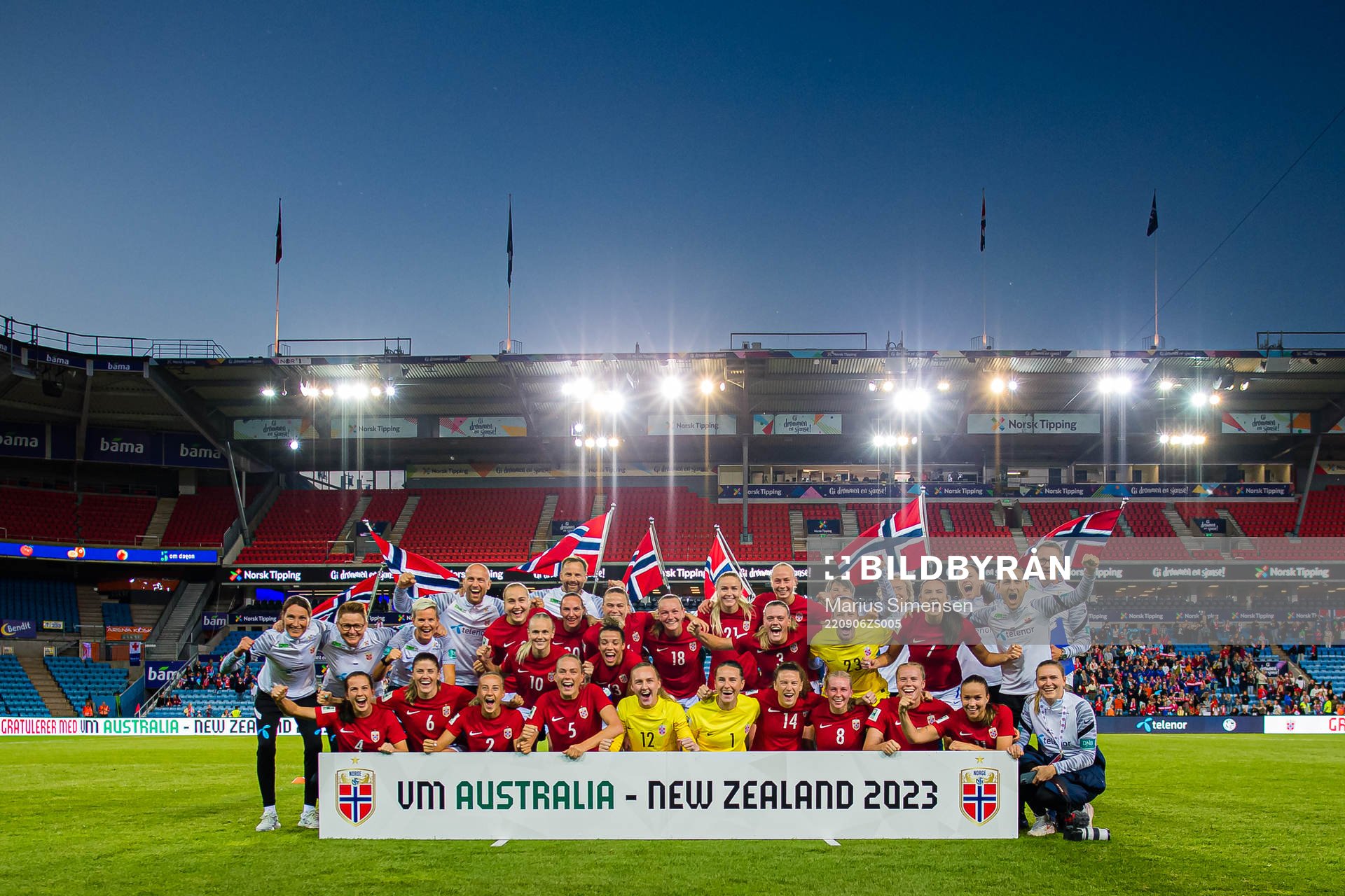 Players of Norway celebrates