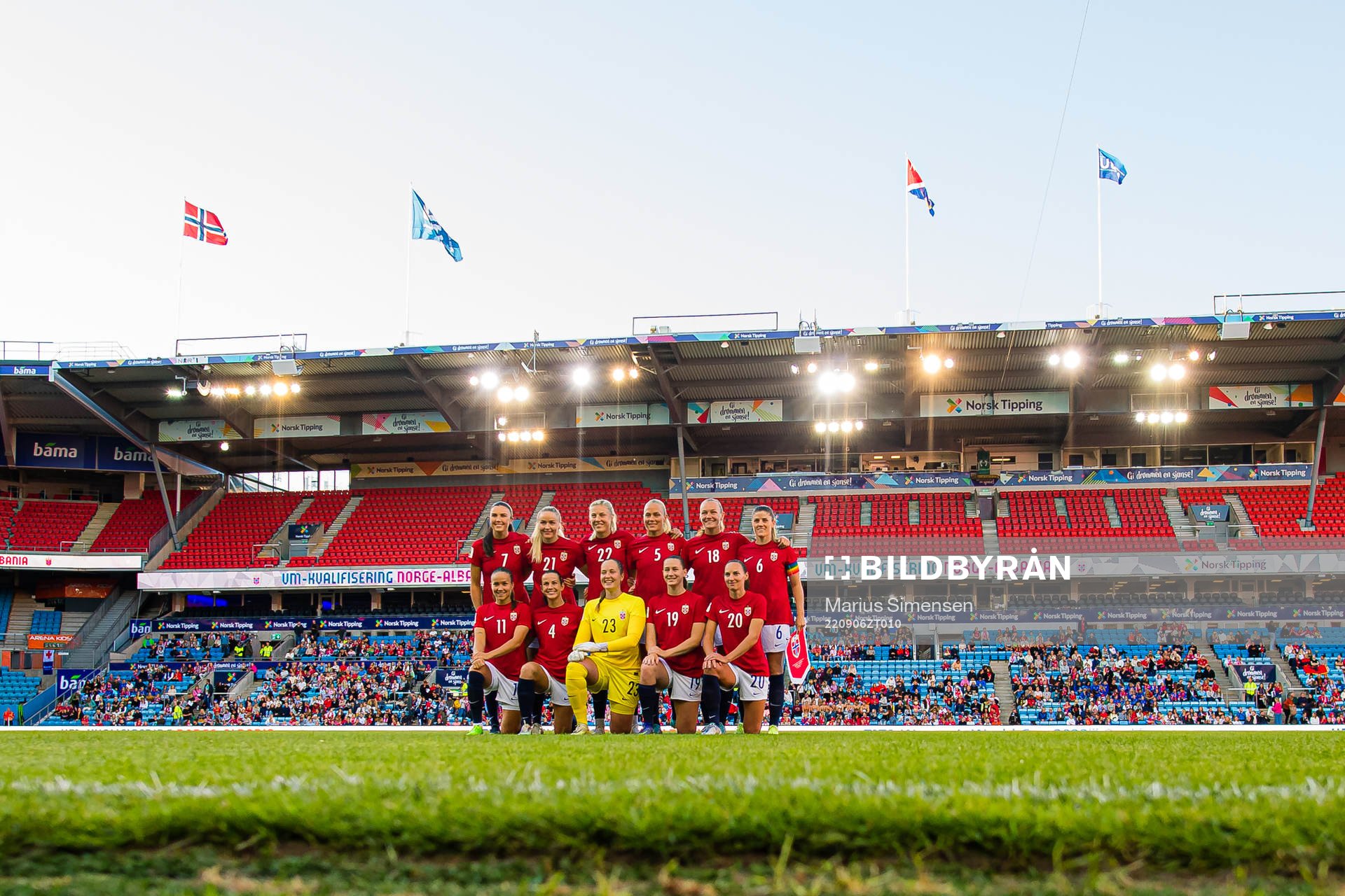 The starting eleven of Norway, from the top left; Ingrid