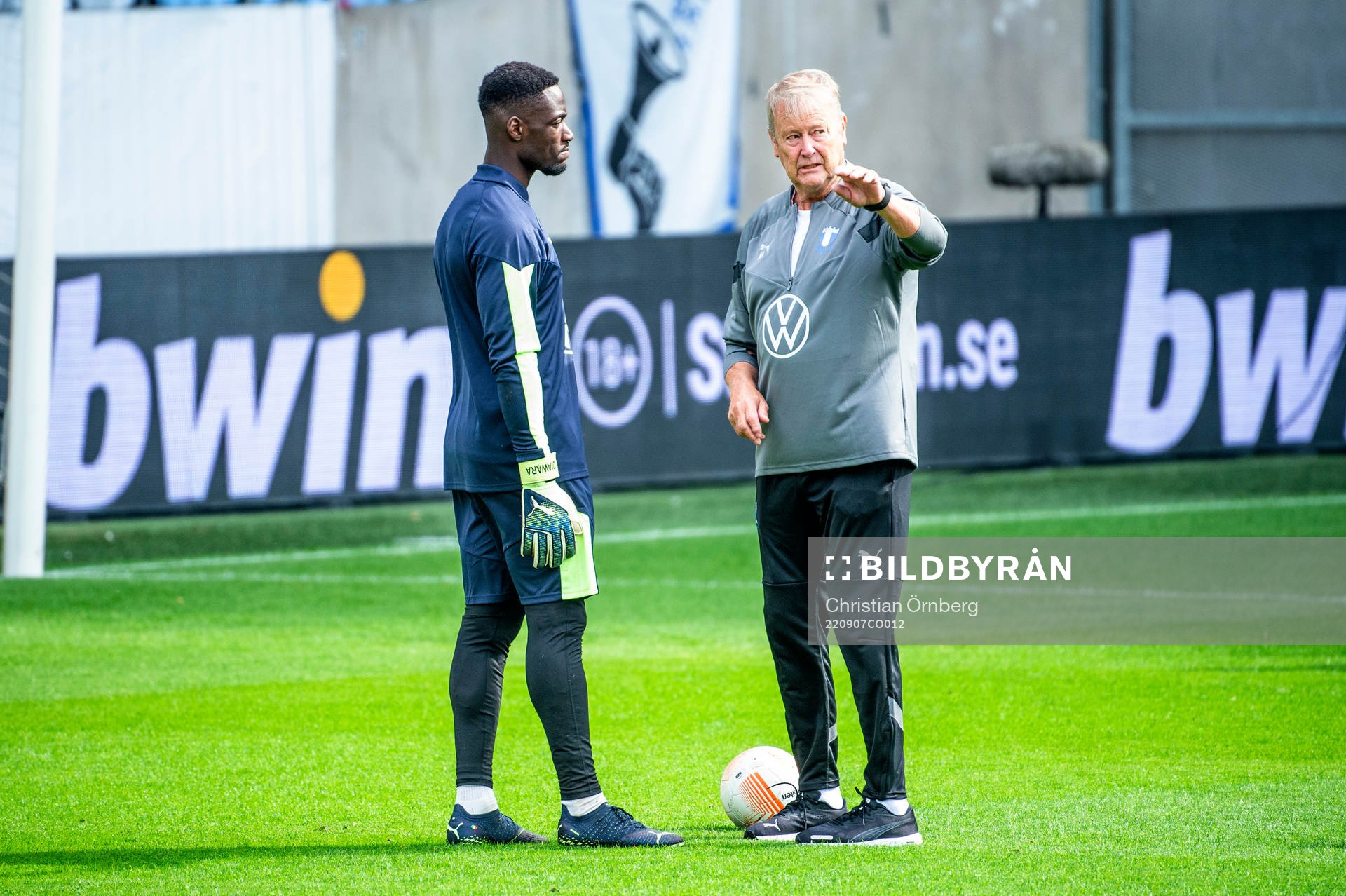 Goalkeeper Ismael Diawara and head coach Åge Hareide