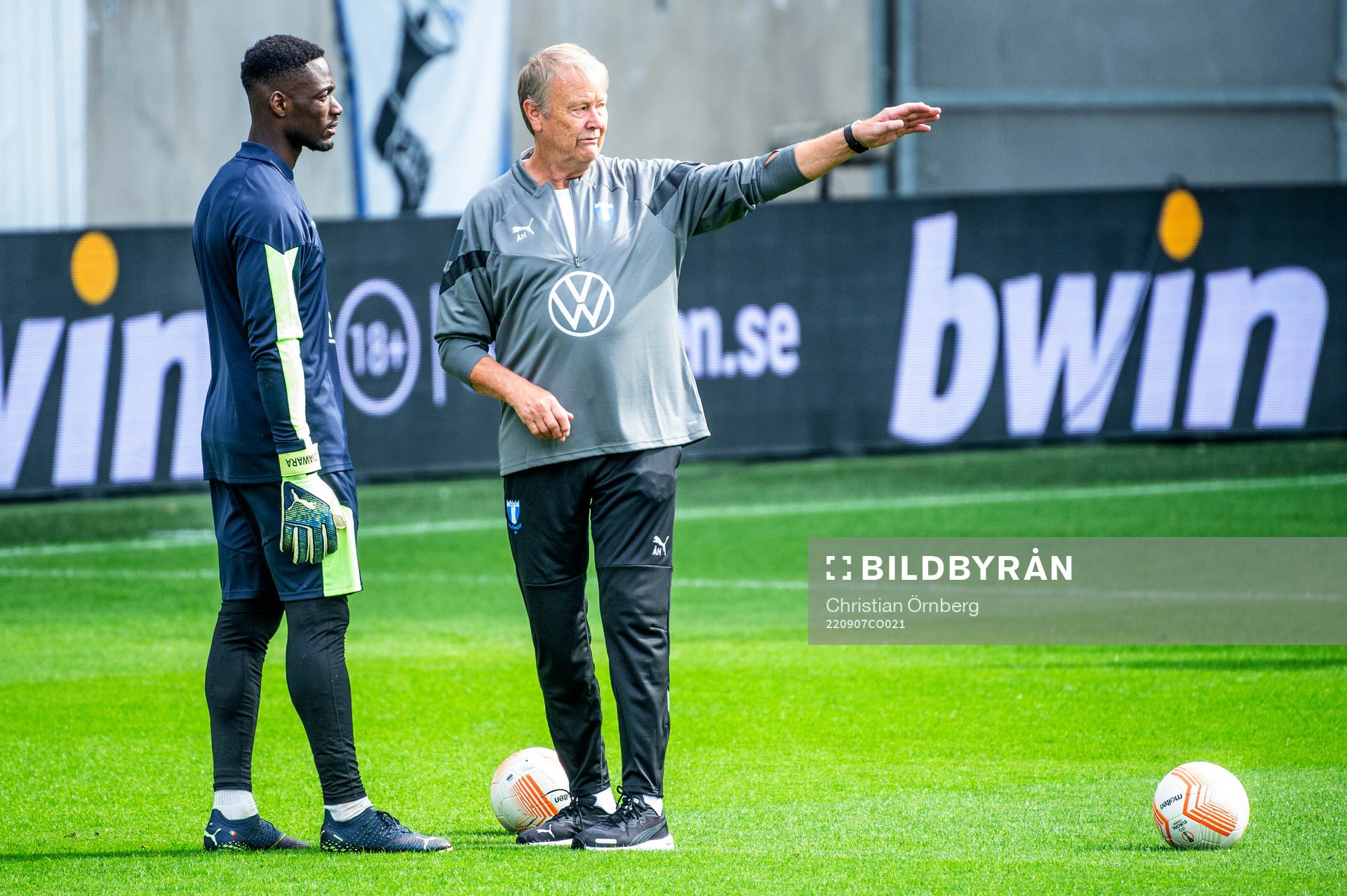 Goalkeeper Ismael Diawara and head coach Åge Hareide