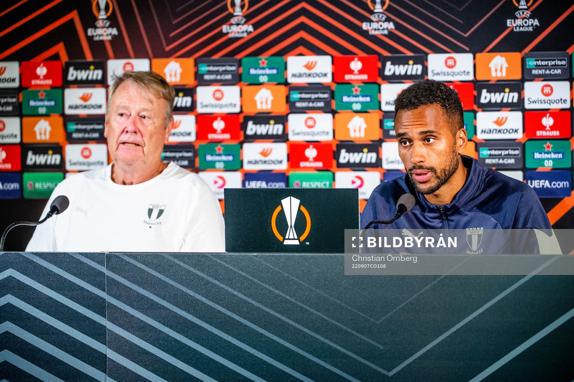 Head coach Åge Hareide and Isaac Kiese Thelin