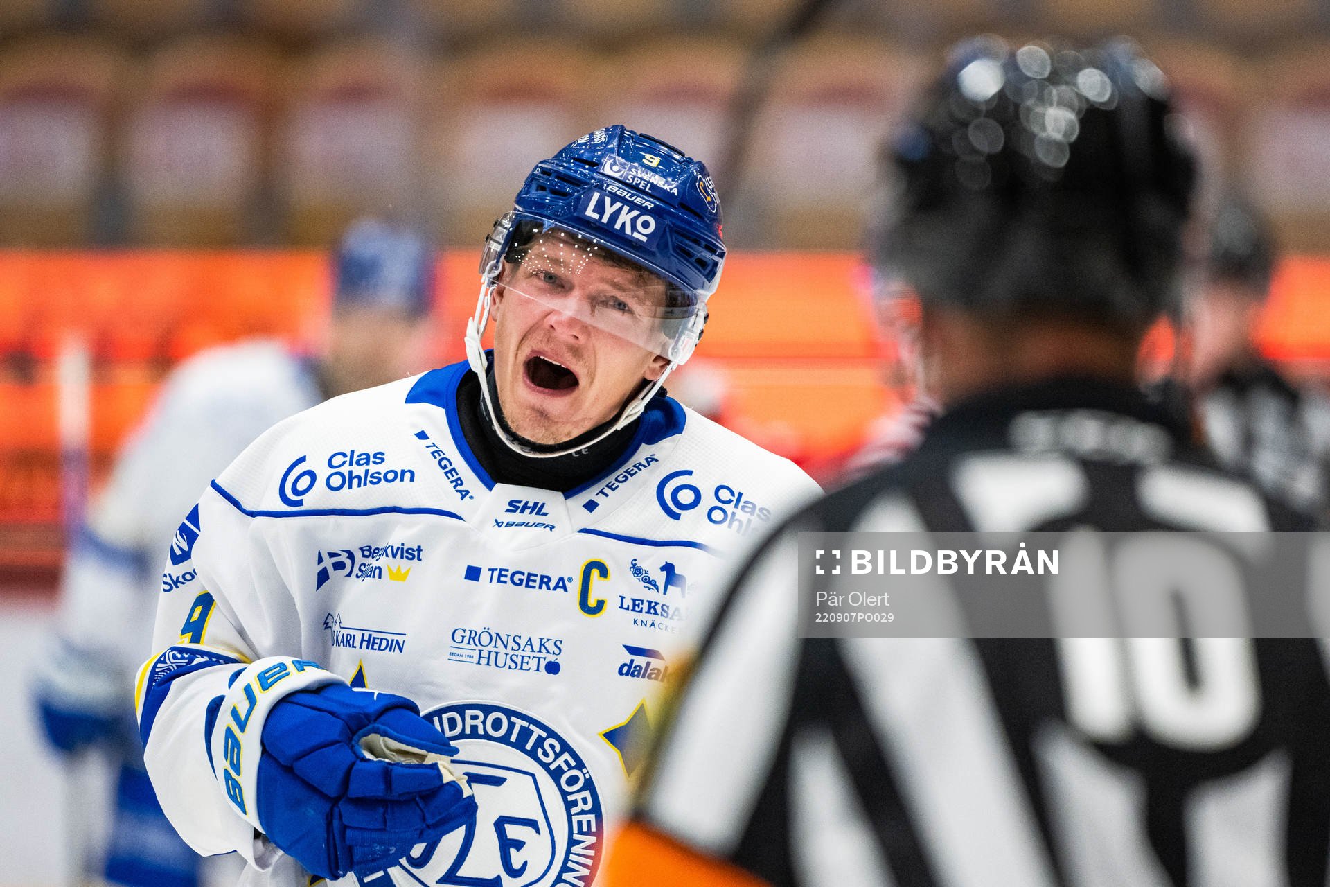 Leksands Patrik Zackrisson reagerar mot domaren