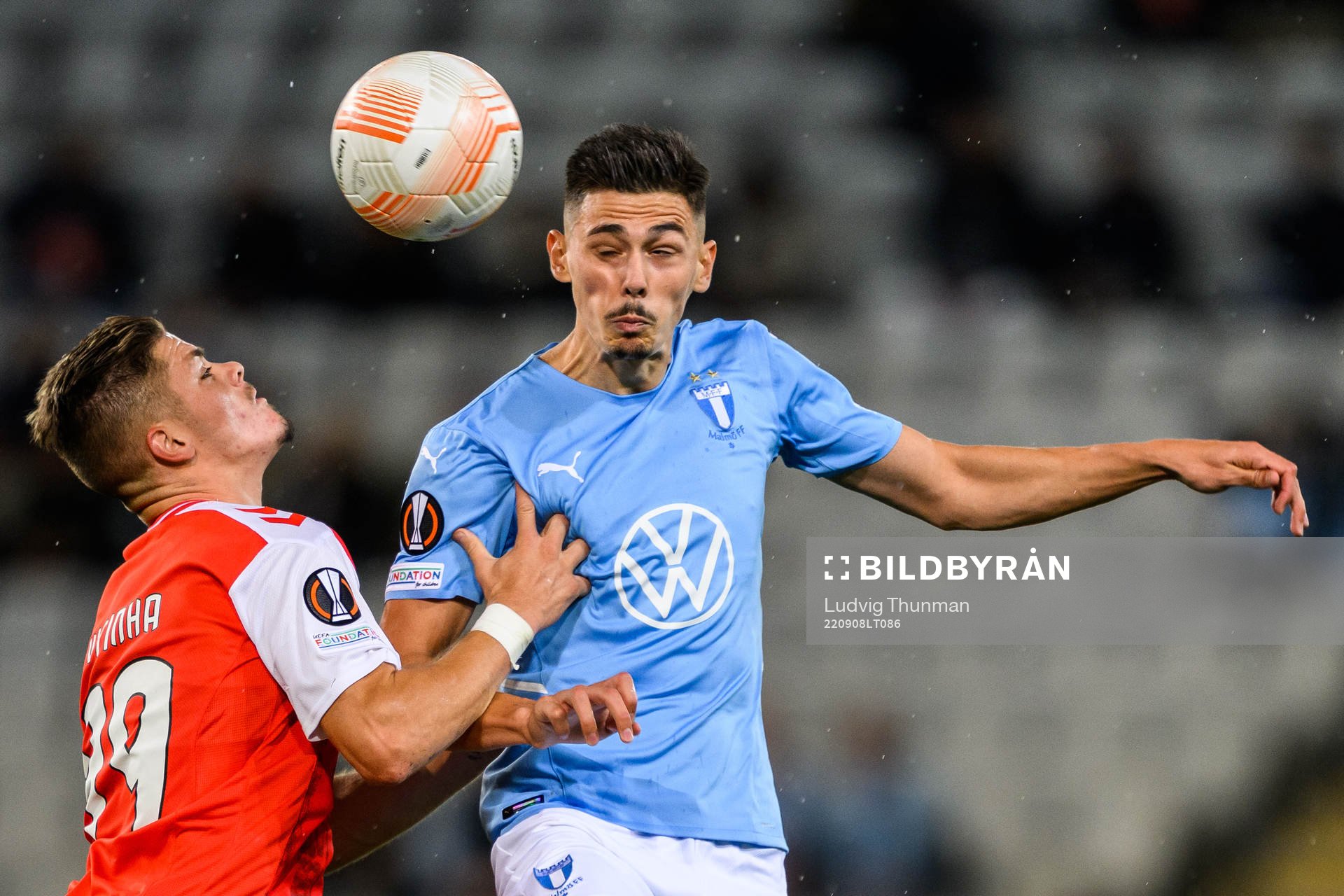 Vitor Oliveira of Braga and Dennis Hadzikadunic of Malmö FF