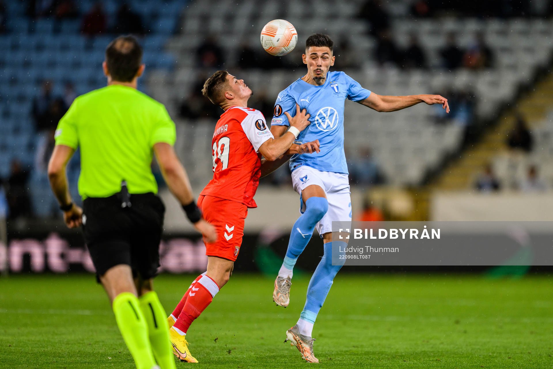 Vitor Oliveira of Braga and Dennis Hadzikadunic of Malmö FF