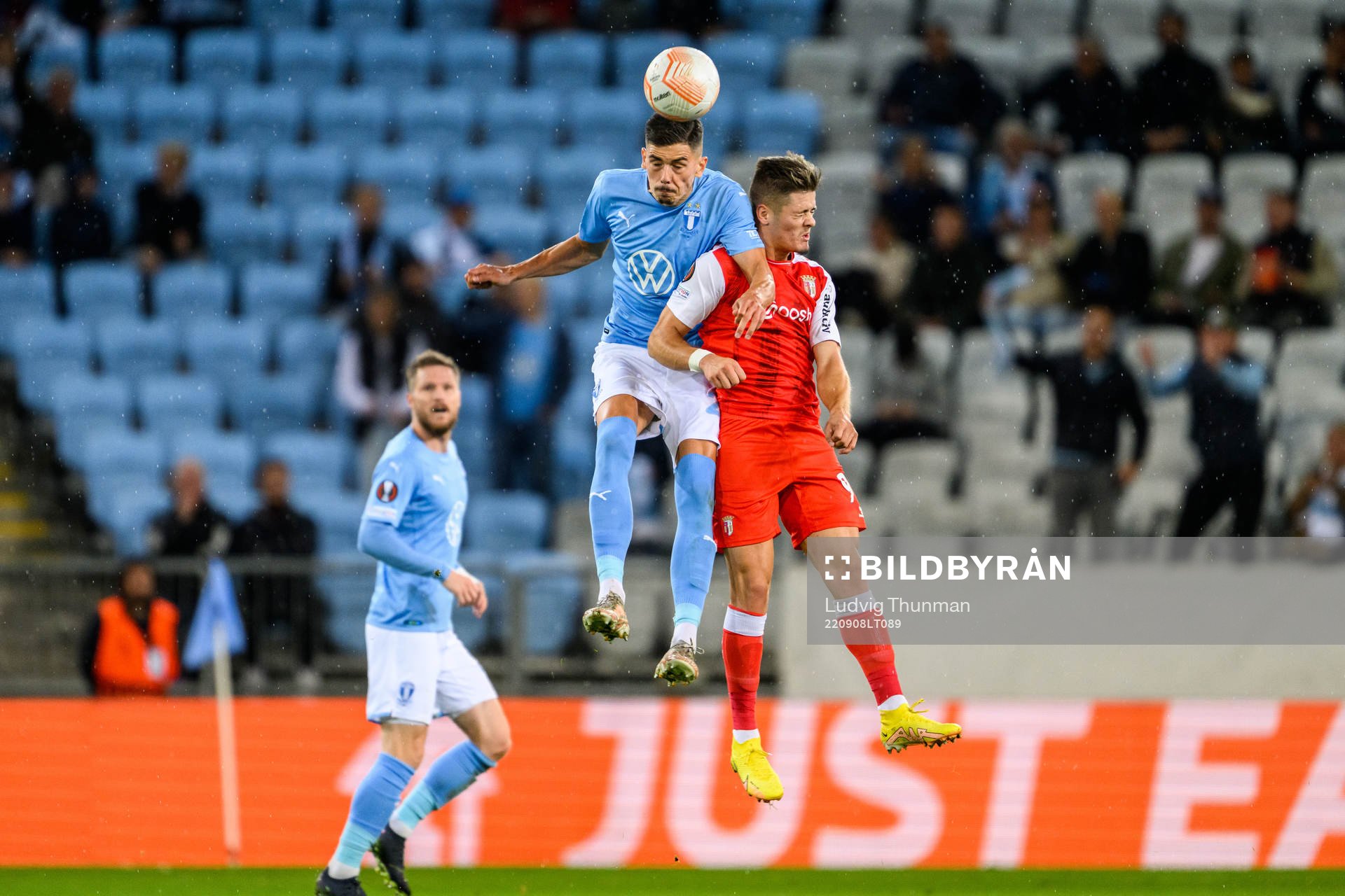 Dennis Hadzikadunic of Malmö FF and Vitor Oliveira of Braga