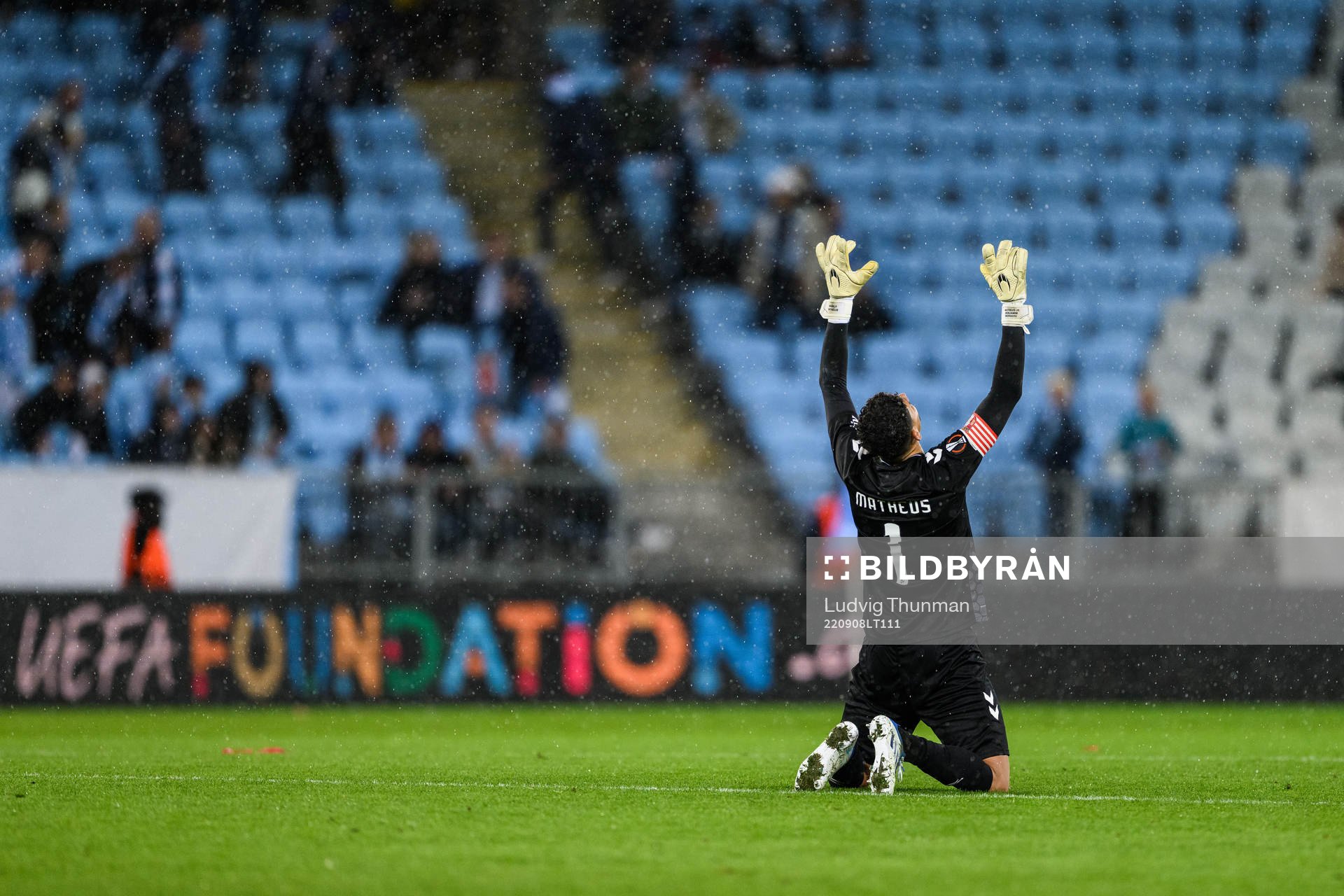 goalkeeper Matheus of Braga celebrates