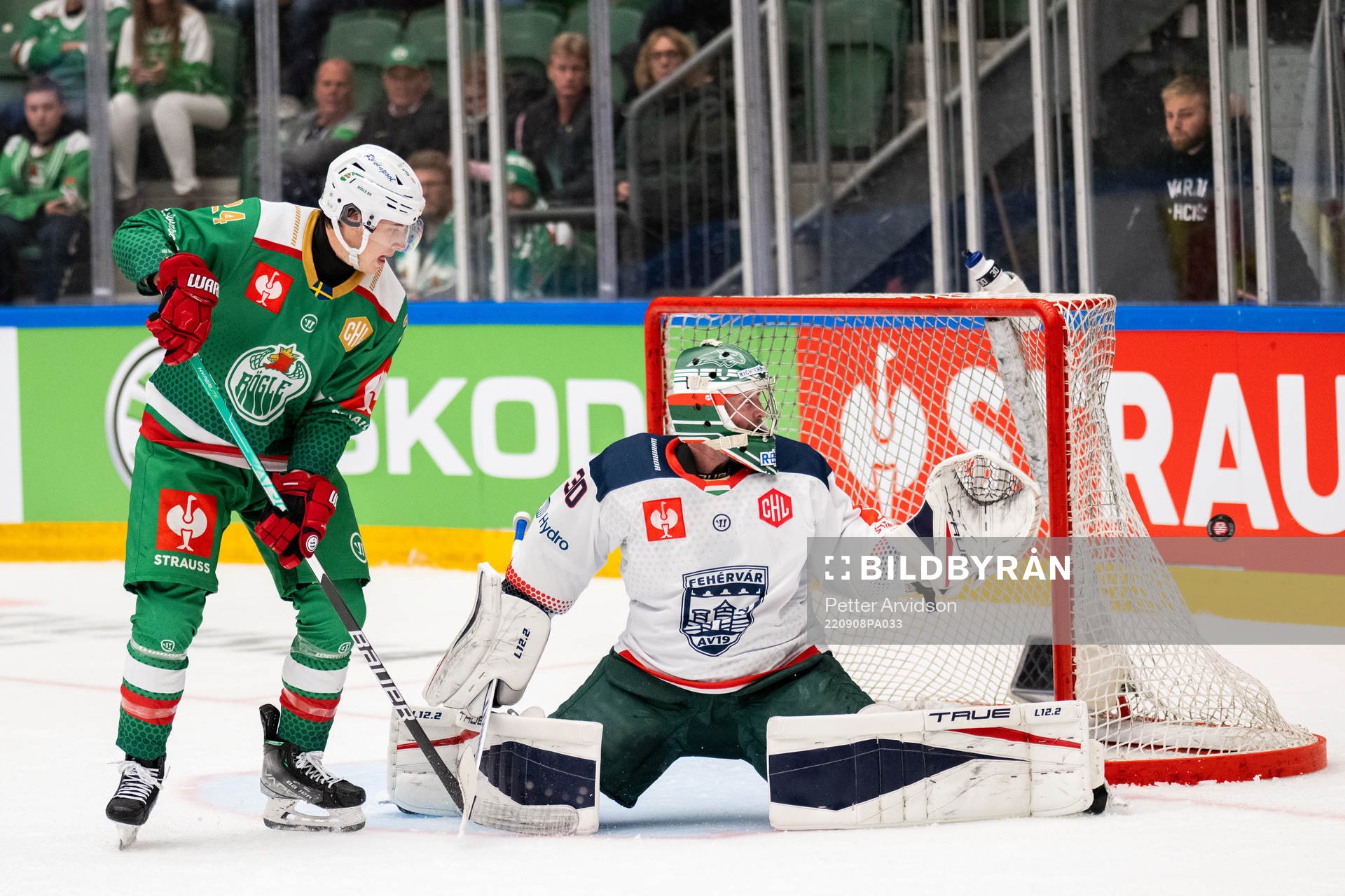 Marco Kasper of Rögle against goalkeeper Olivier Roy of