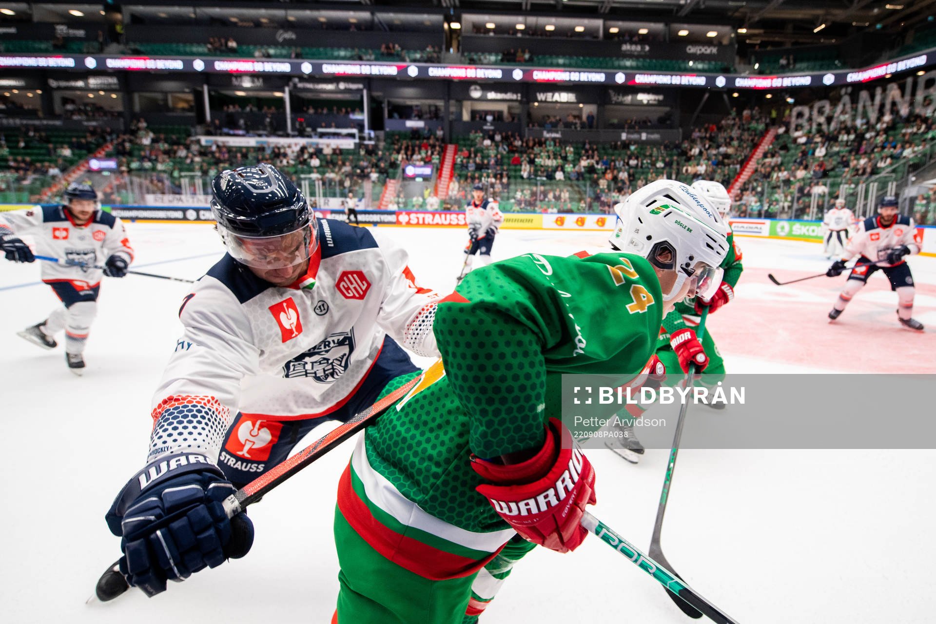 Marco Kasper of Rögle and Ben Betker of Fehervar