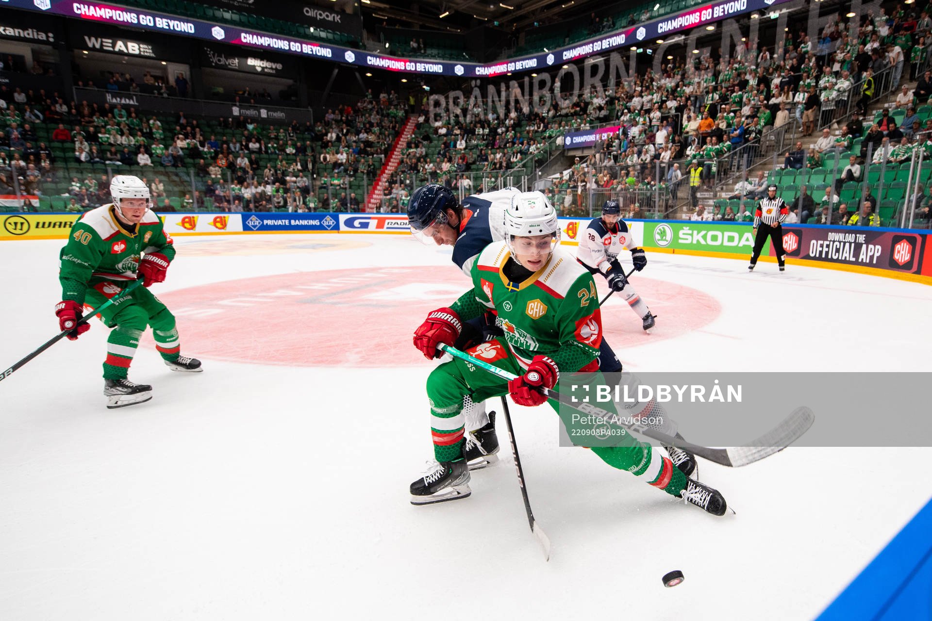 Marco Kasper of Rögle and Ben Betker of Fehervar