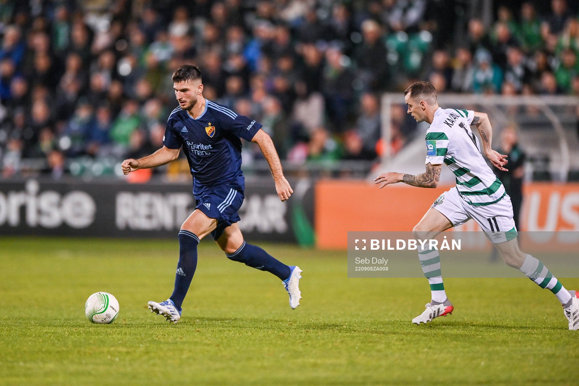 Besard Sabovic of Djurgården and Sean Kavanagh of Shamrock