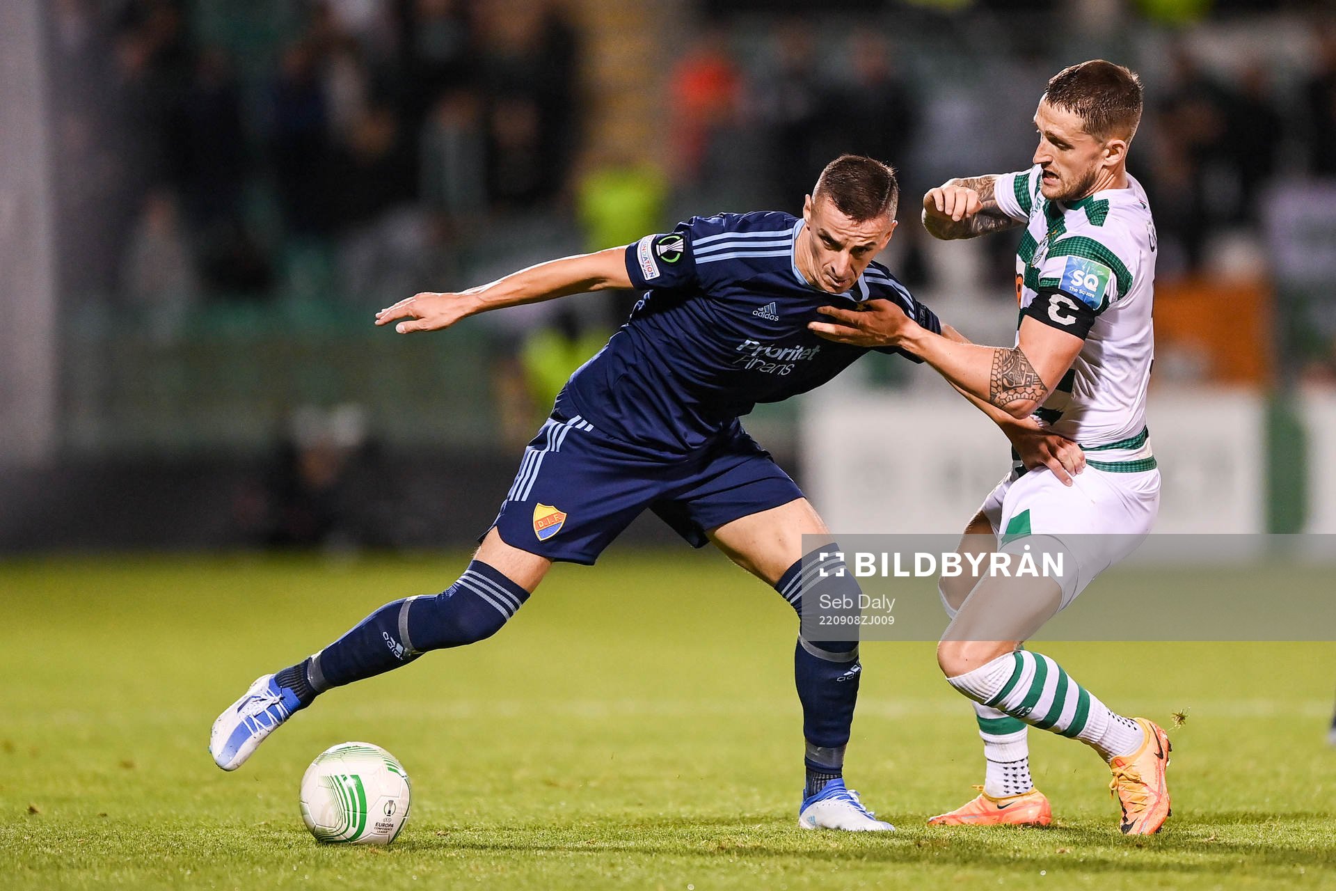 Haris Radetinac of Djurgården and Lee Grace of Shamrock