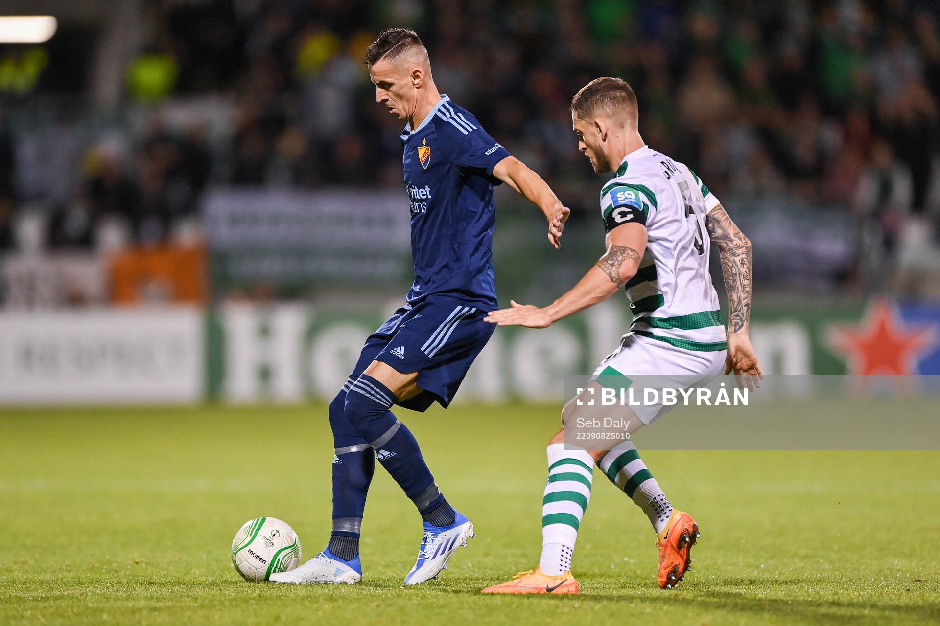 Haris Radetinac of Djurgården and Lee Grace of Shamrock