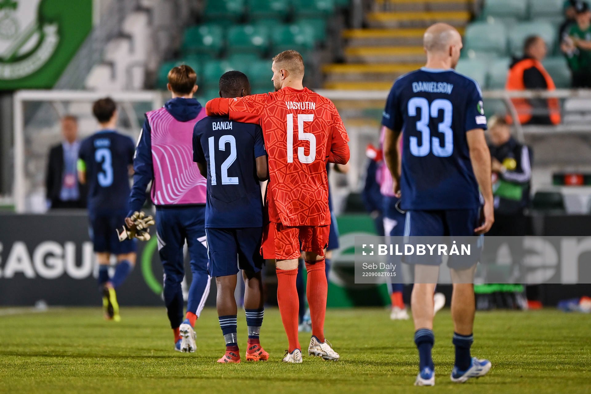 Emmanuel Justine Rabby Banda and goalkeeper Aleksandr