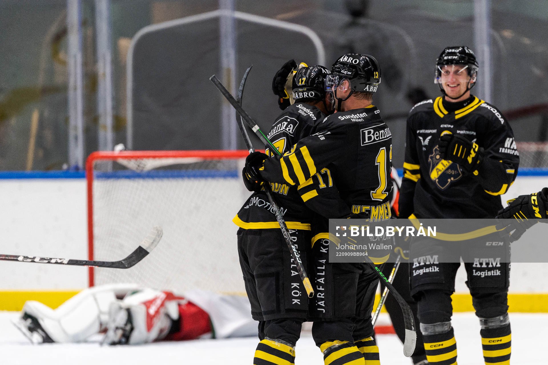 s William Eriksson och Axel Wemmenborn jublar