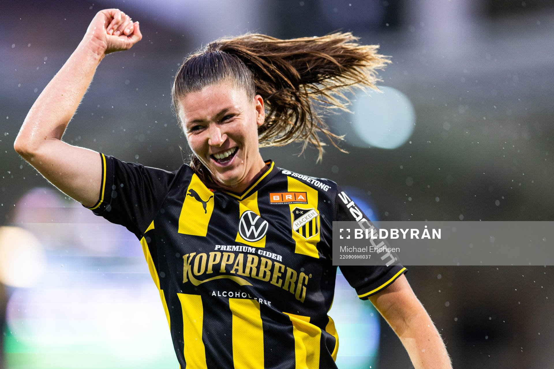 Häckens Pauline Hammarlund jublar