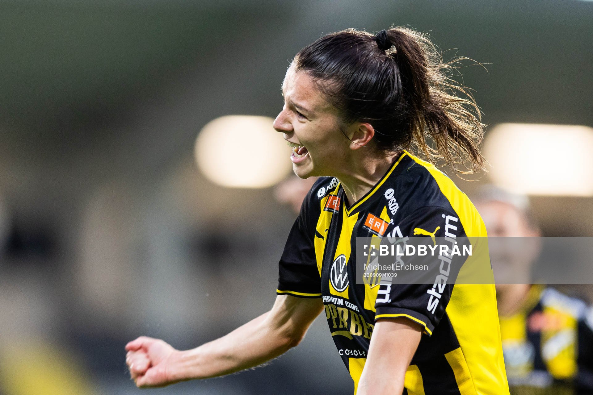 Häckens Anna Julia Csiki jublar