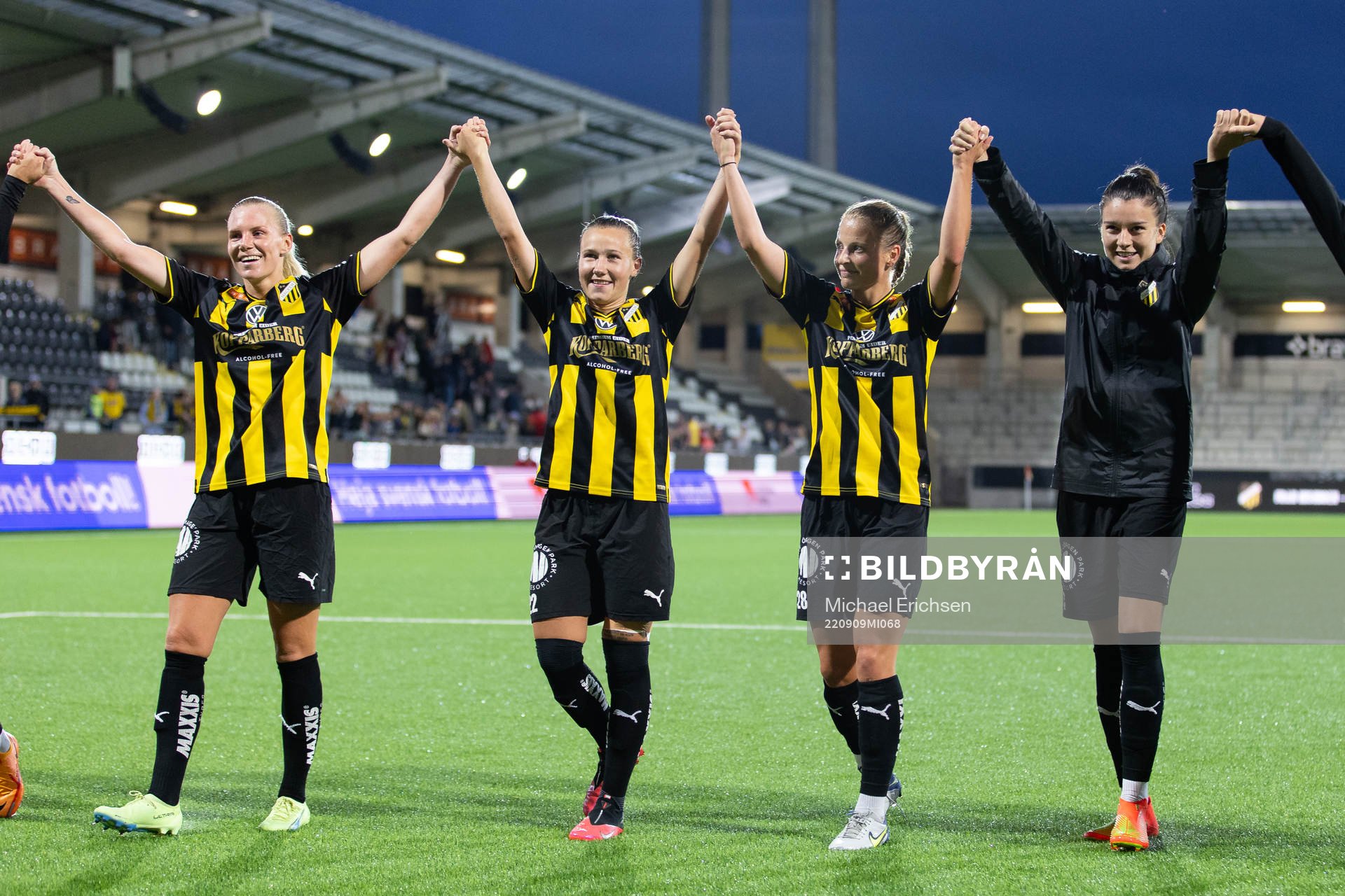 Häckens spelare jublar