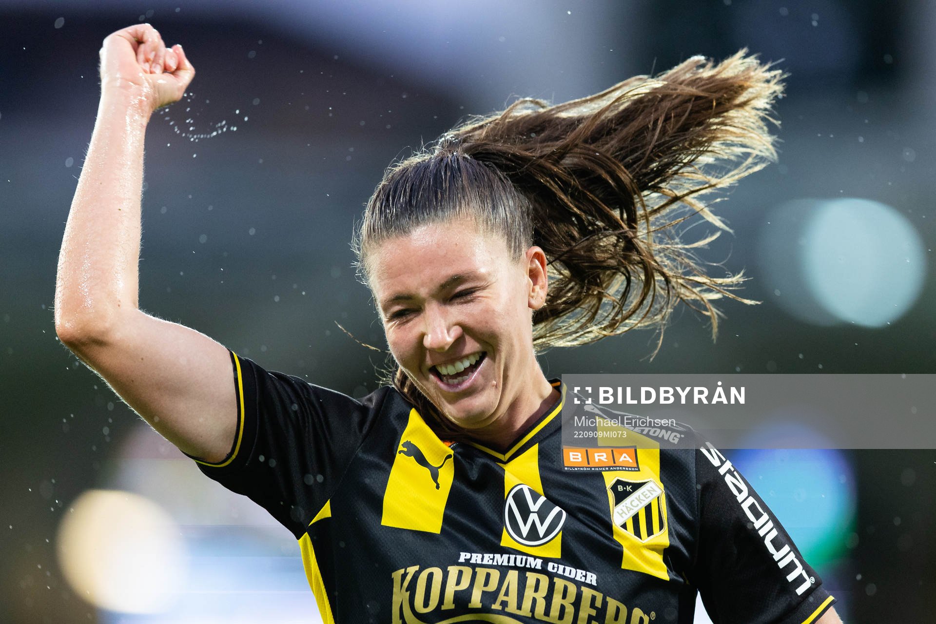 Häckens Pauline Hammarlund jublar efter 3-0 under fotbollsmatchen i Damallsvenskan mellan Häcken och Umeå den 9 september 2022 i Göteborg.