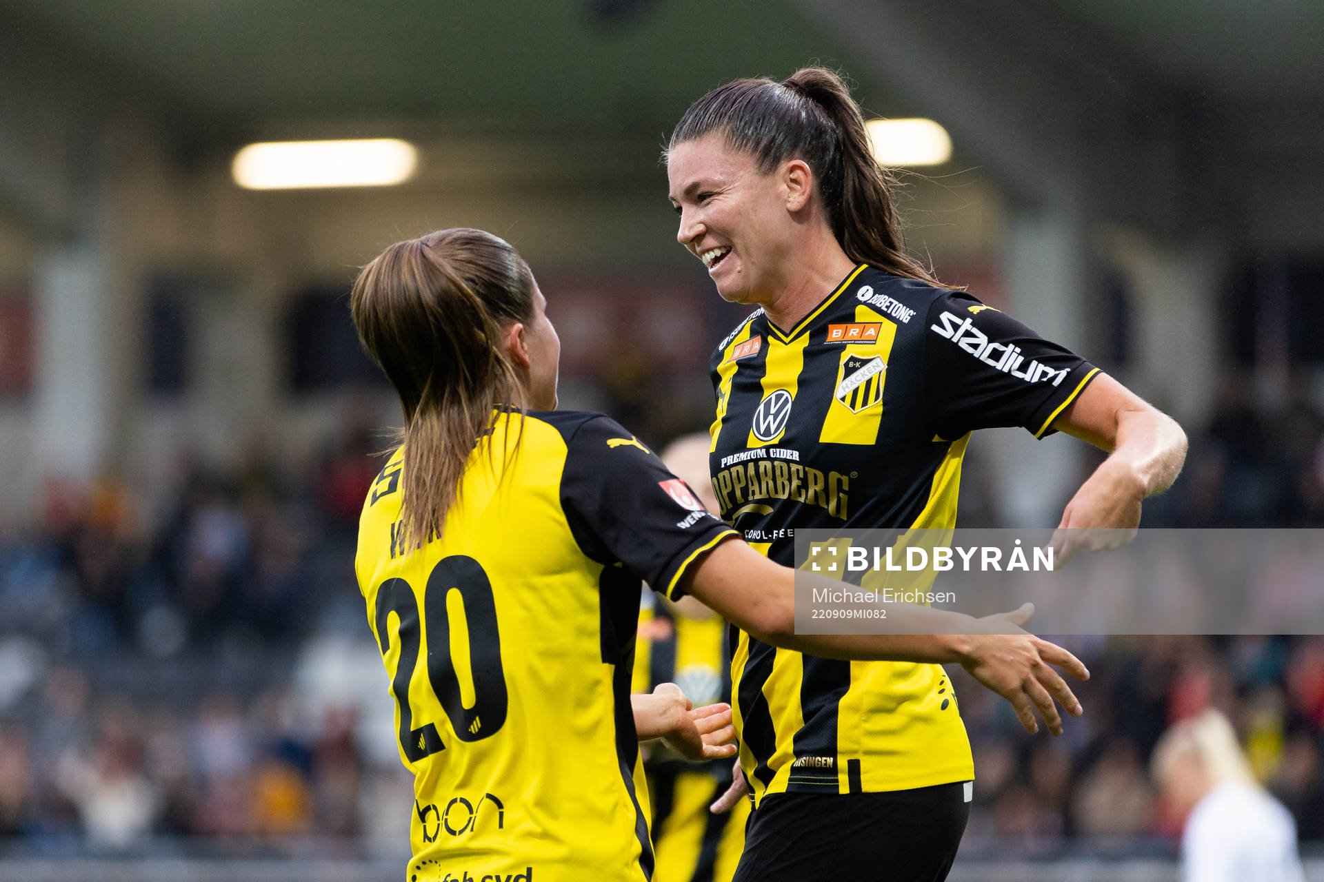 Häckens Pauline Hammarlund jublar