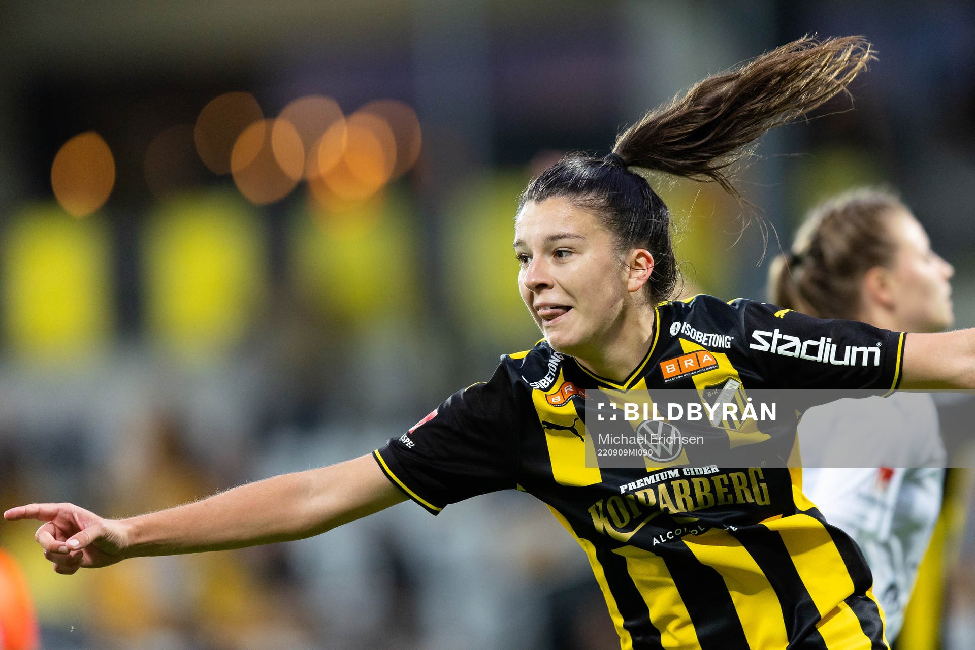 Häckens Anna Julia Csiki jublar