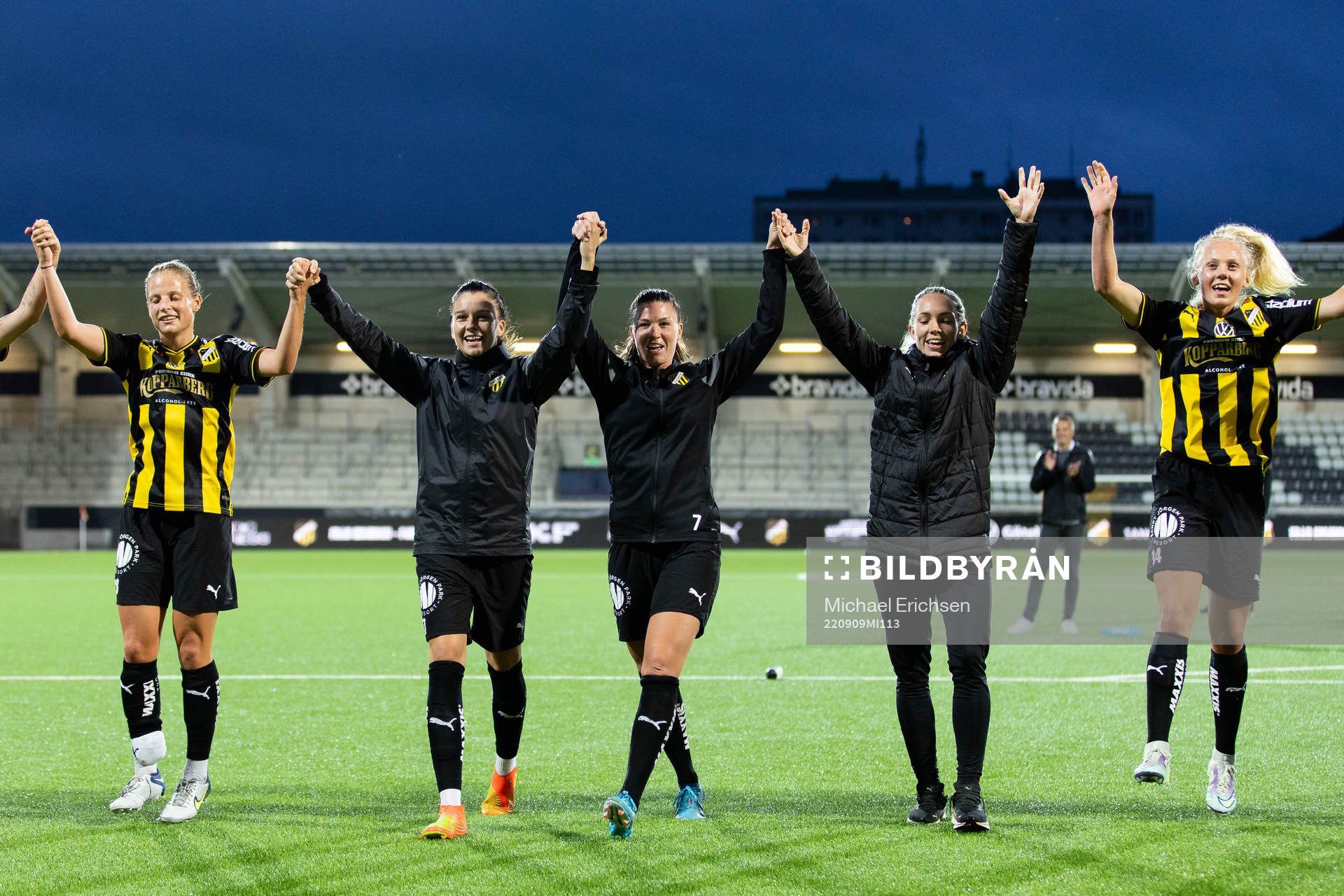 Häckens +spelare jublar