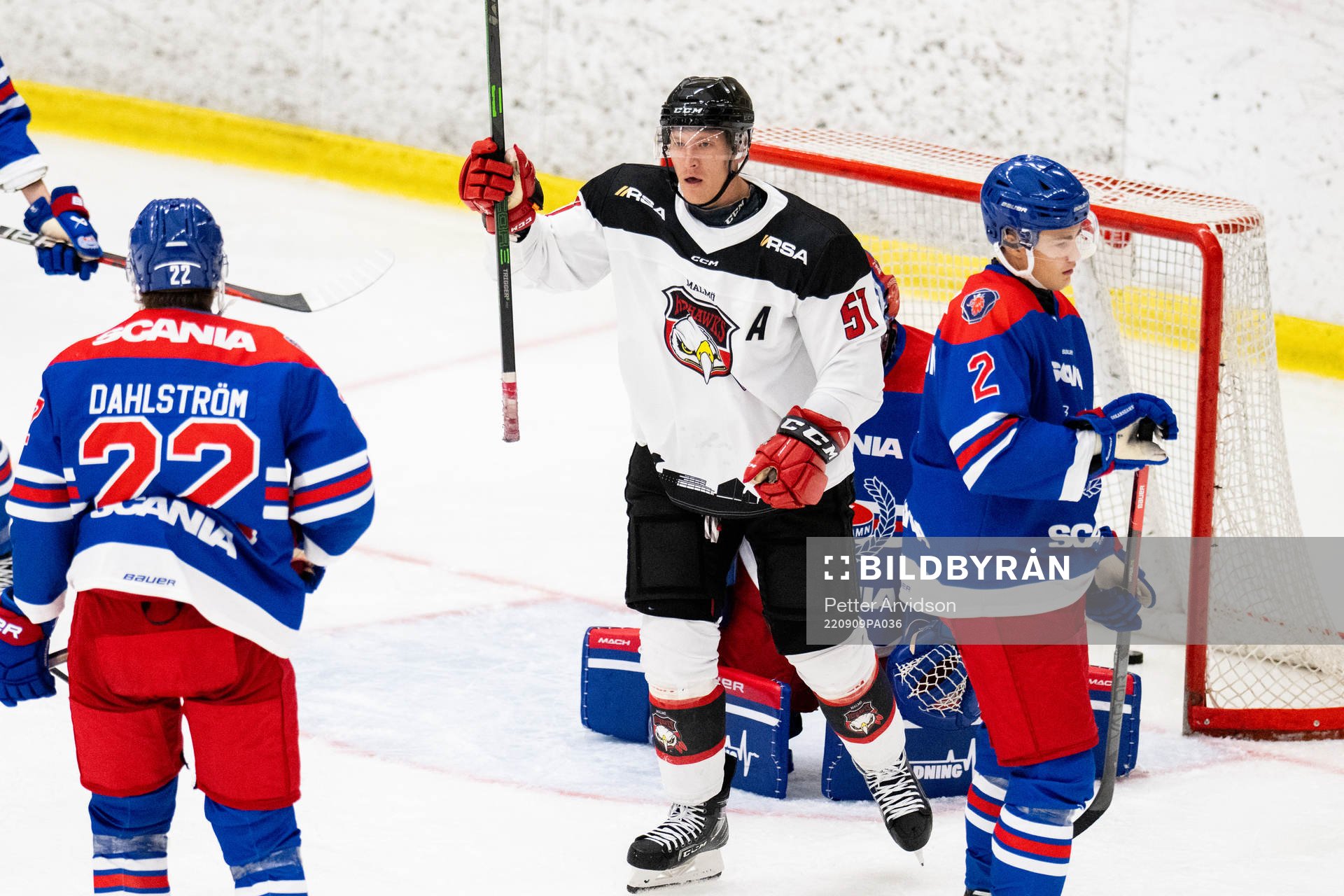 Malmö Redhawks Emil Sylvegård jublar