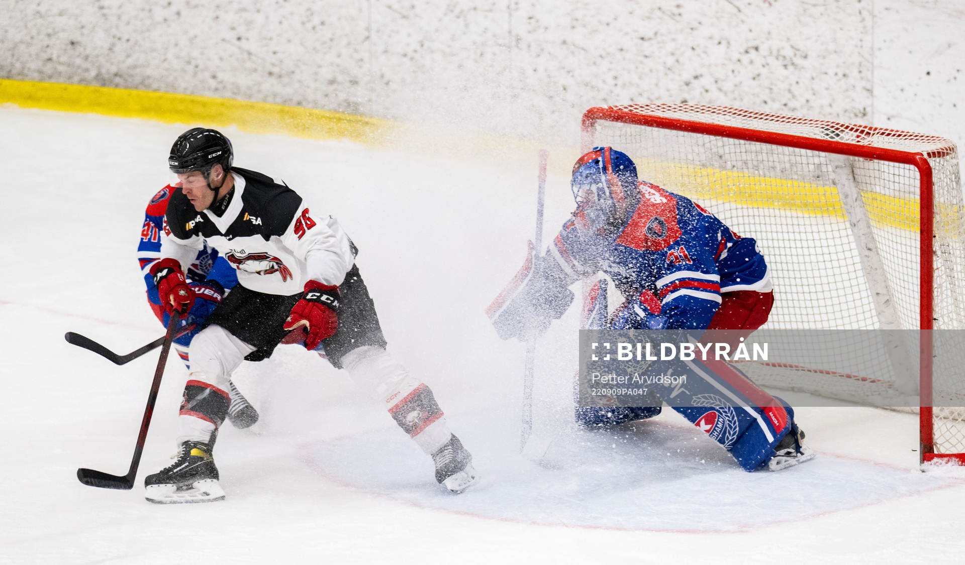 Malmö Redhawks Lance Bouma oroar vid Oskarshamns målvakt