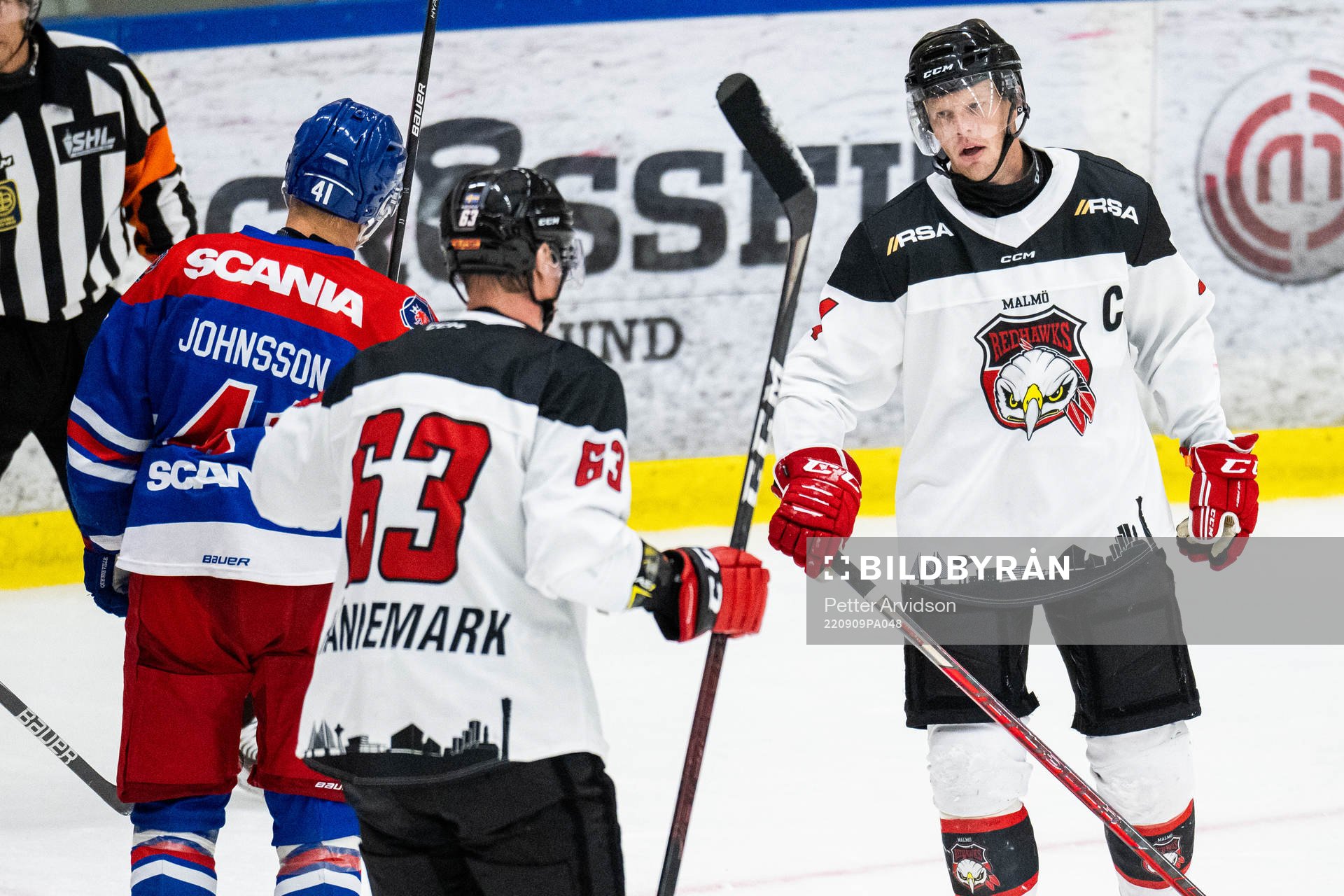 Malmö Redhawks Carl Söderberg jublar