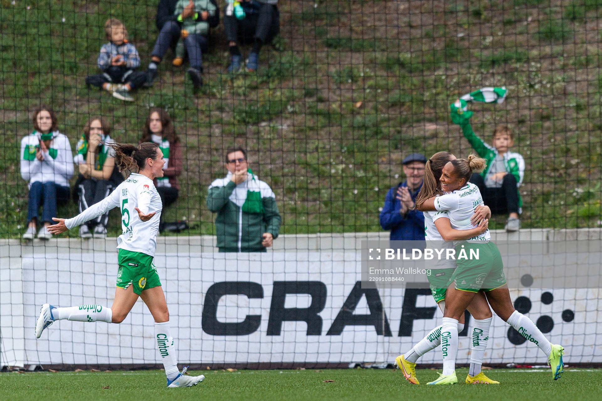 Hammarbys Simone Boye Sørensen , Vilde Hasund och Madelen