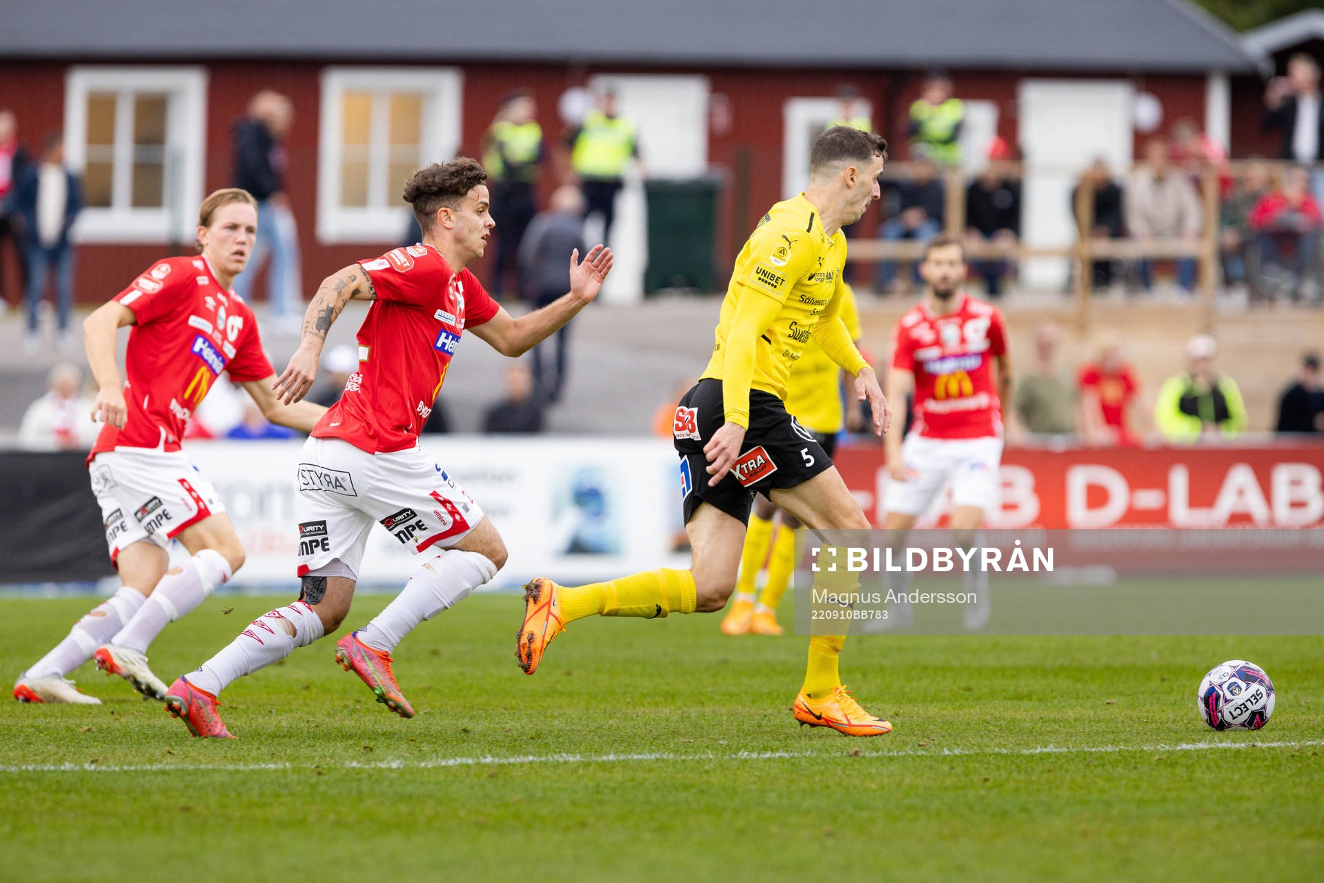 Degerfors Justin Salmon och Mjällbys Jetmir Haliti