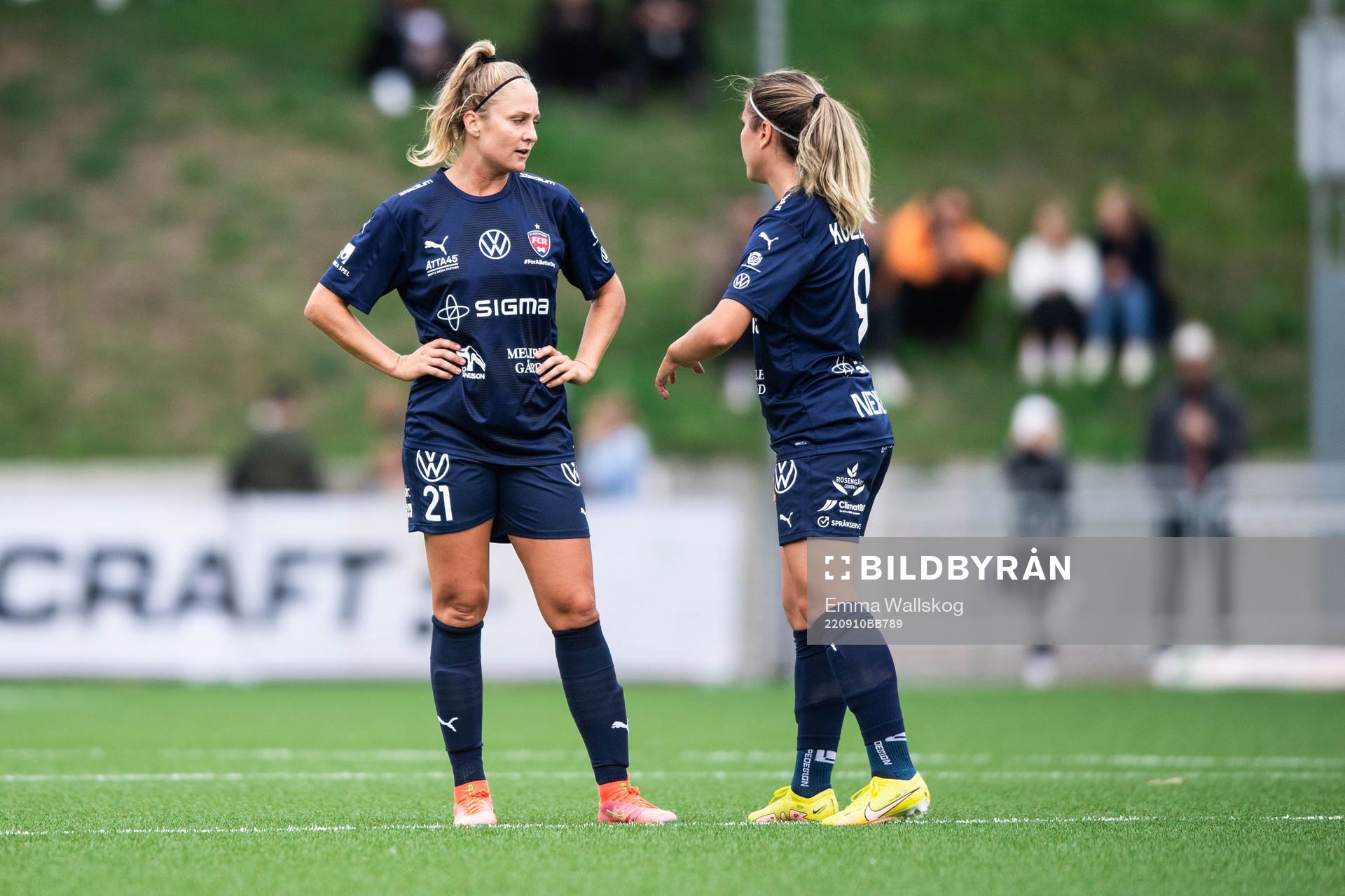 FC Rosengårds Karin Lundin och Loreta Kullashi deppar
