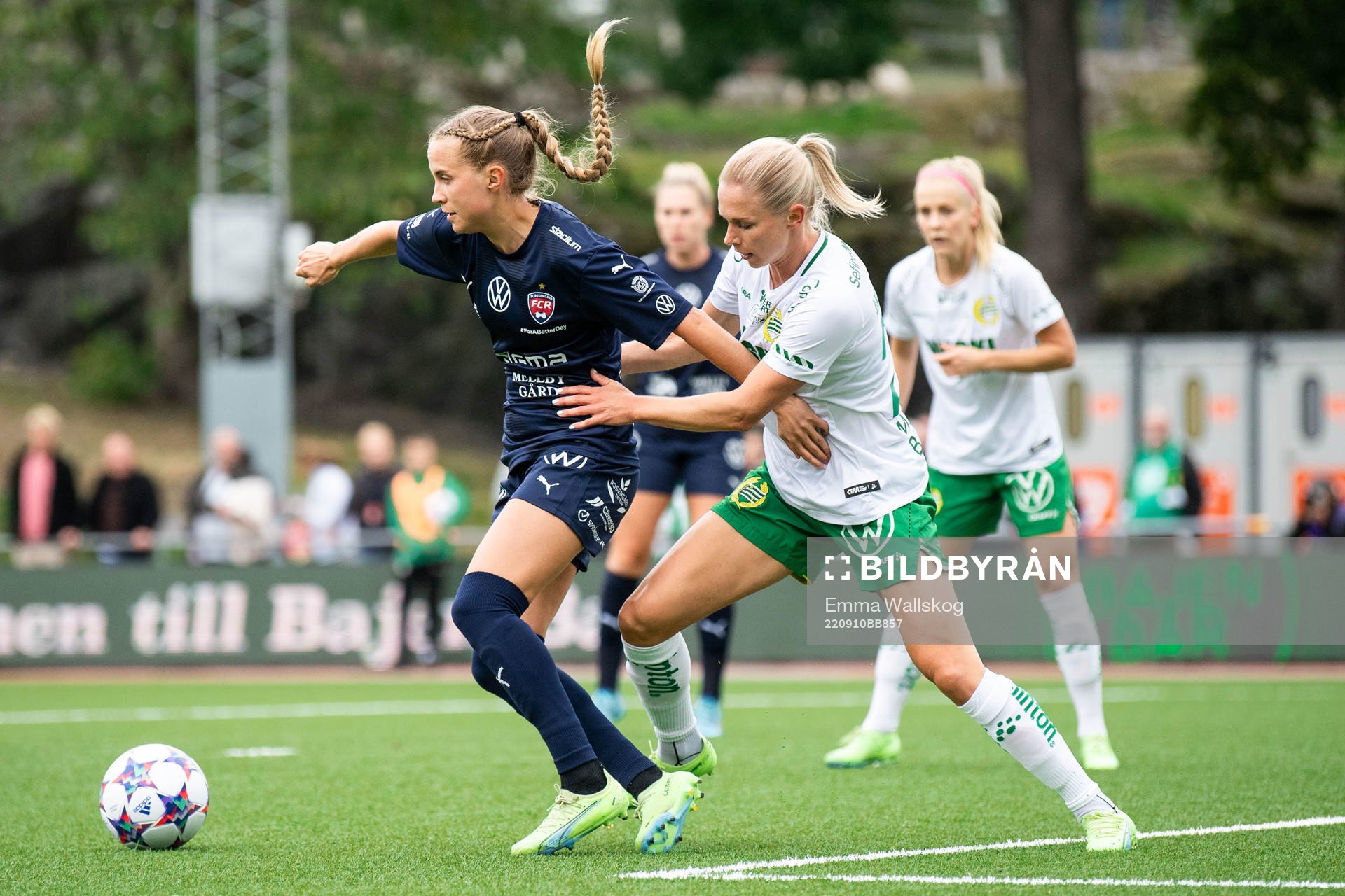 FC Rosengårds Fiona Brown och Hammarbys Jonna Andersson