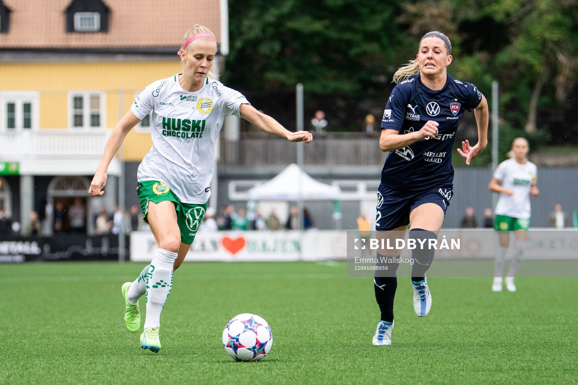 Hammarbys Adelina Engman och FC Rosengårds Olivia Schough