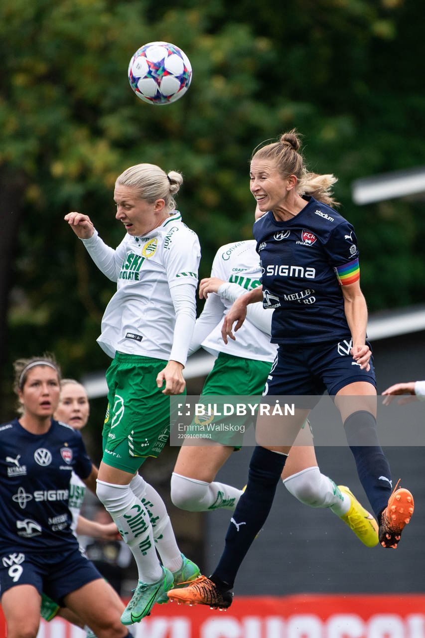 Hammarbys Emilia Larsson och FC Rosengårds Emma Berglund