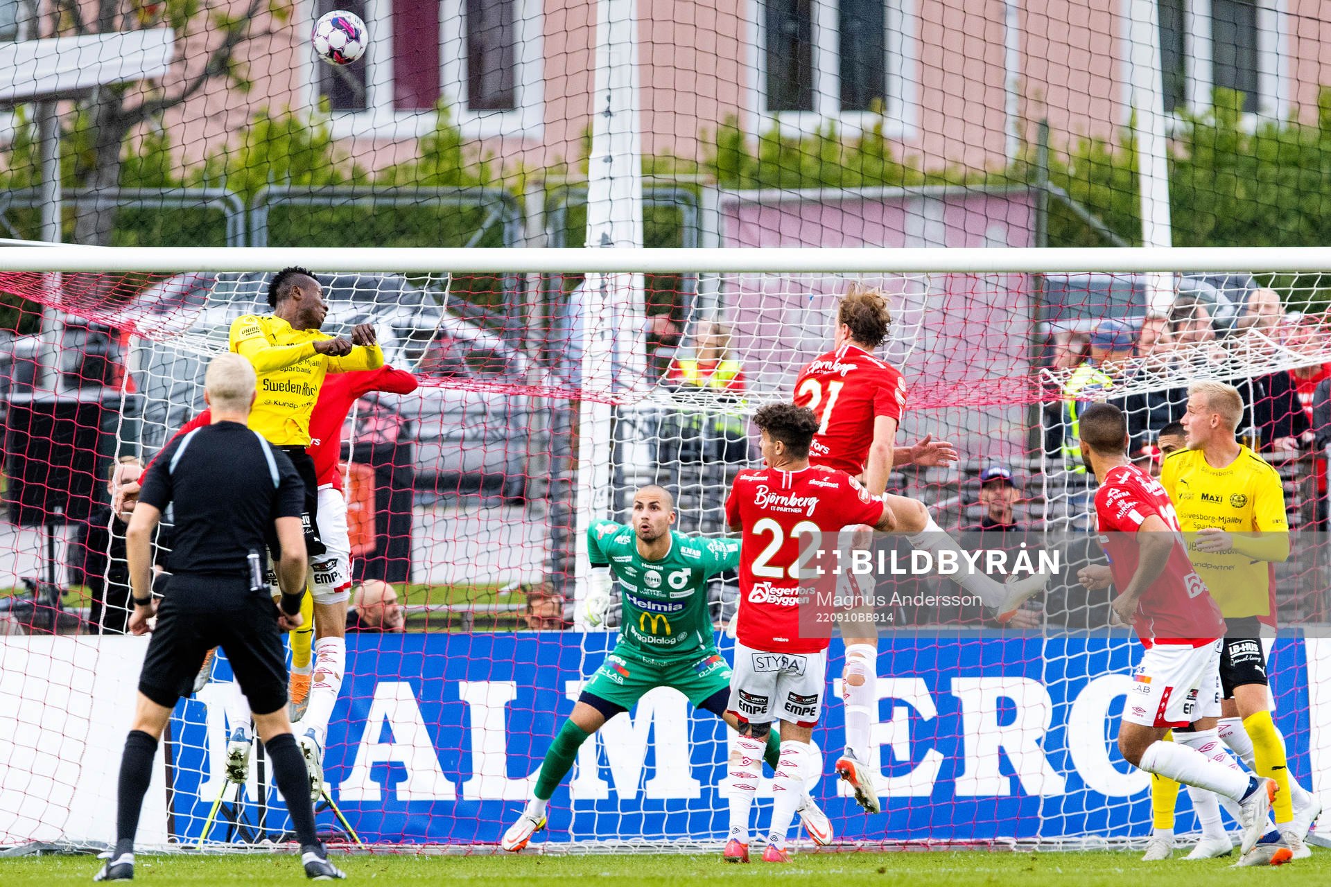 Degerfors målvakt Alfie Malik Whiteman