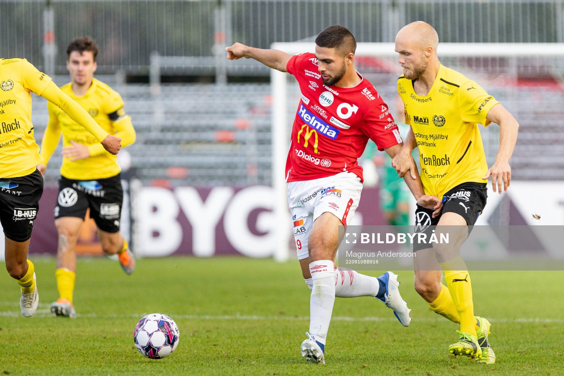 Degerfors Omar Faraj och Mjällbys Viktor Gustafson