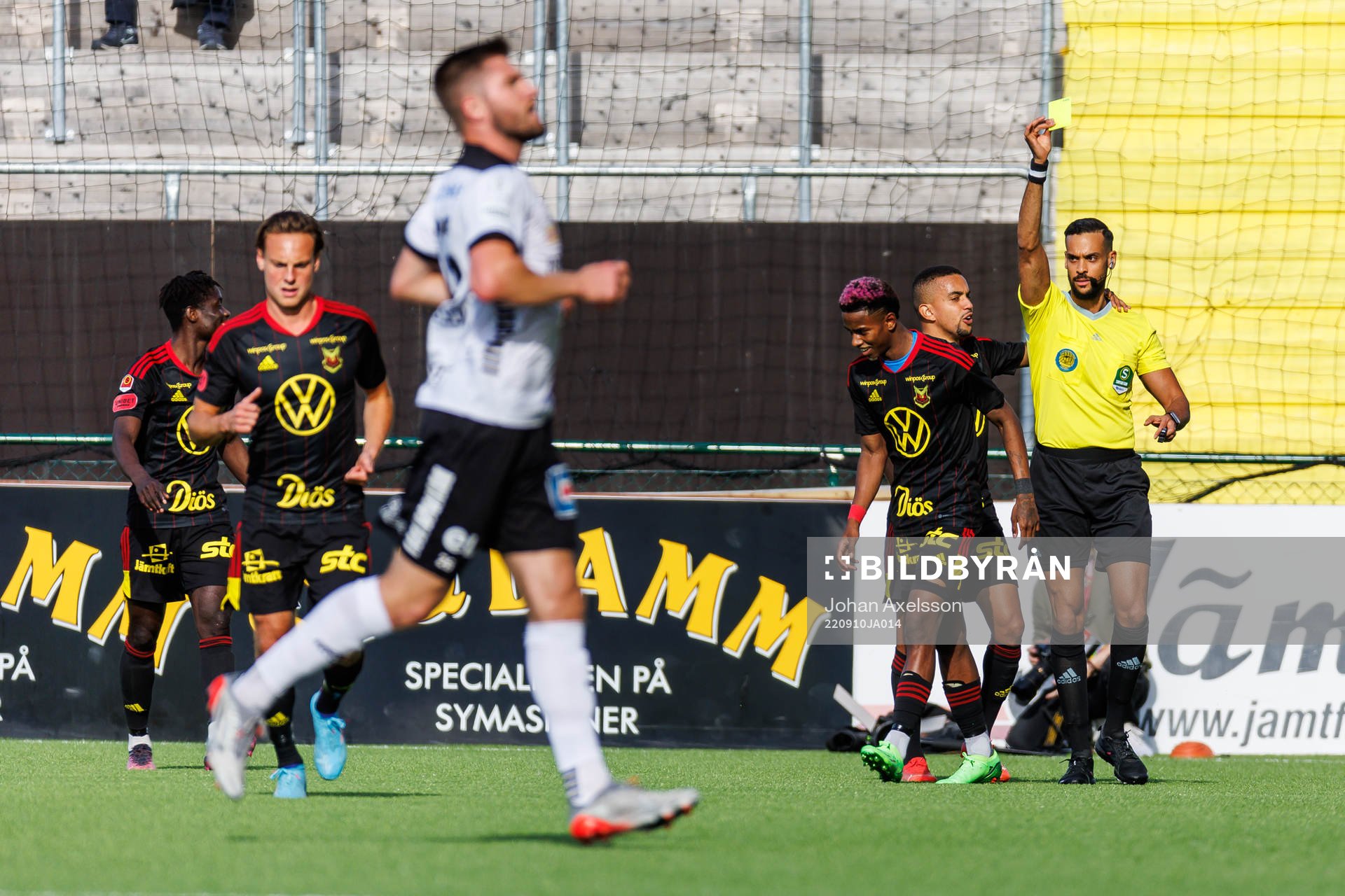 Östersunds Chovanie Amatkarijo får gult kort